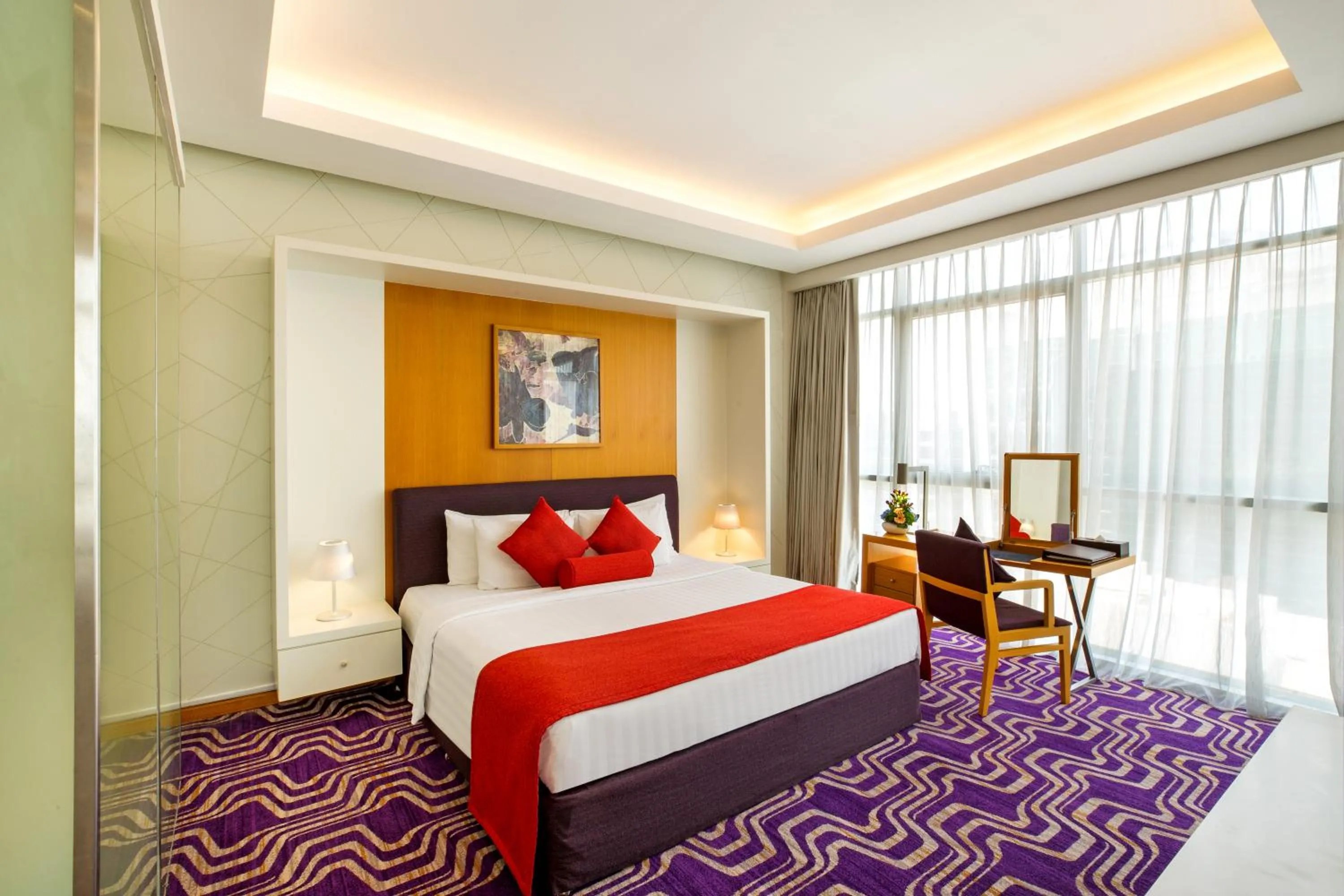 Bedroom, Bed in Royal Continental Hotel