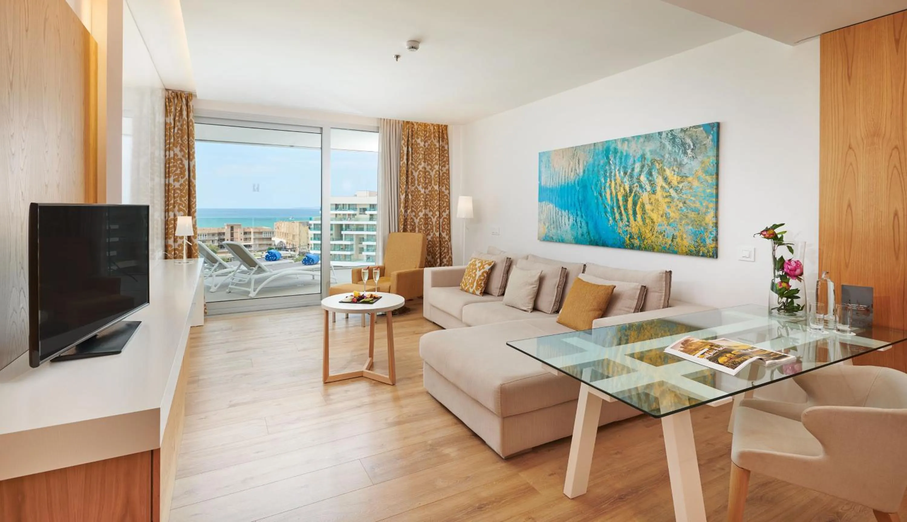 TV and multimedia in Hipotels Playa de Palma Palace&Spa