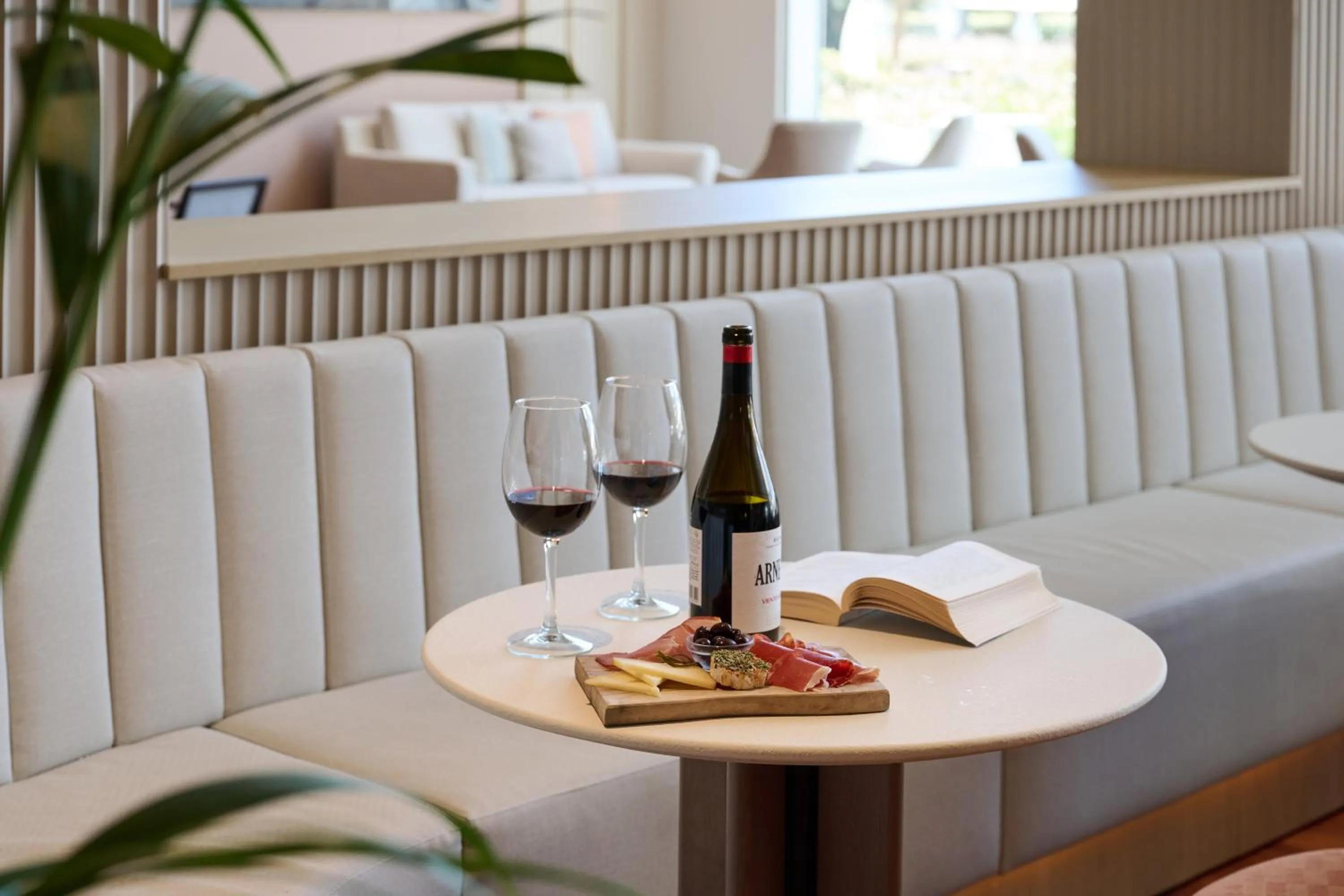 Lounge or bar in Hipotels Playa de Palma Palace&Spa