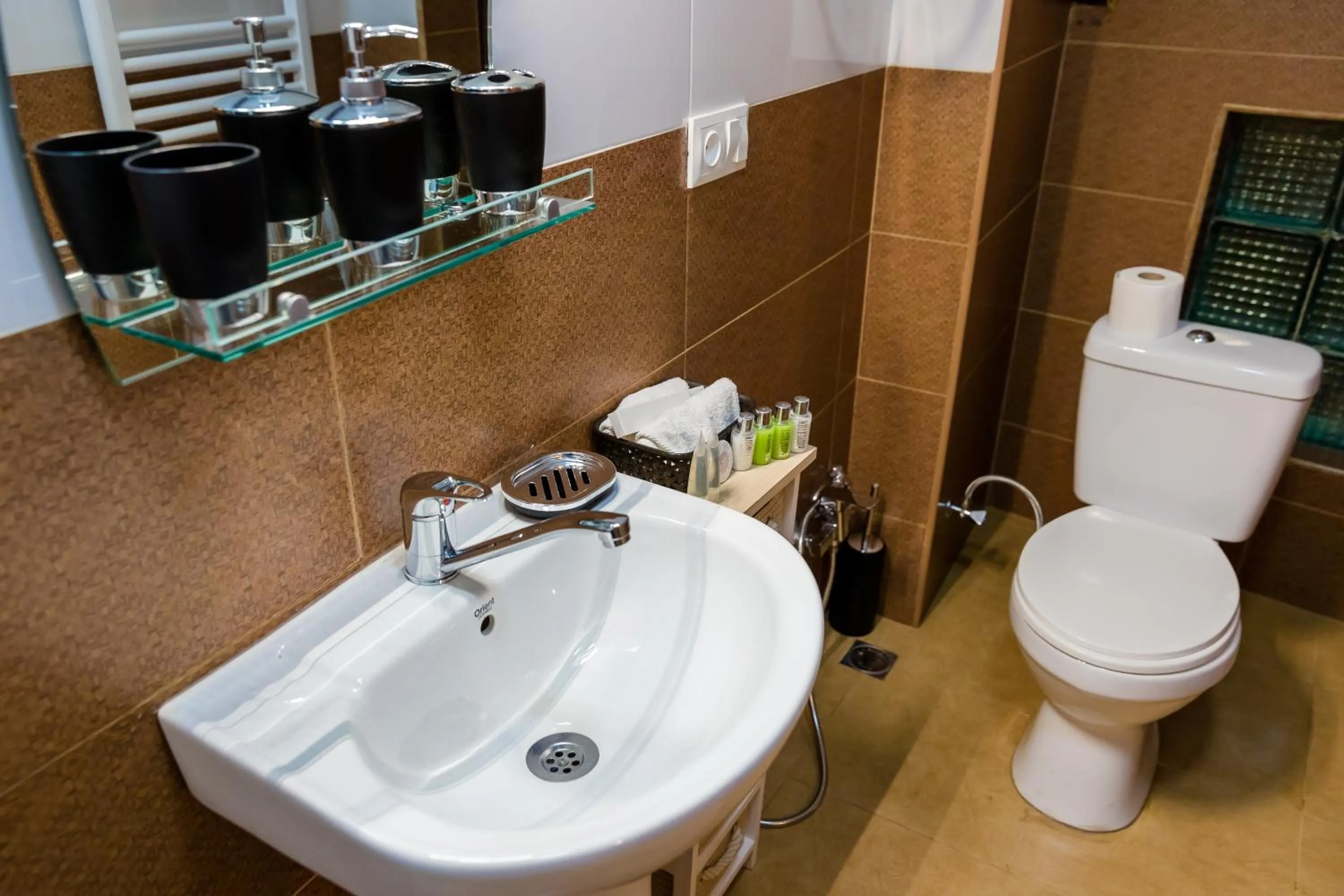 Shower in Betlemi Old Town Hotel