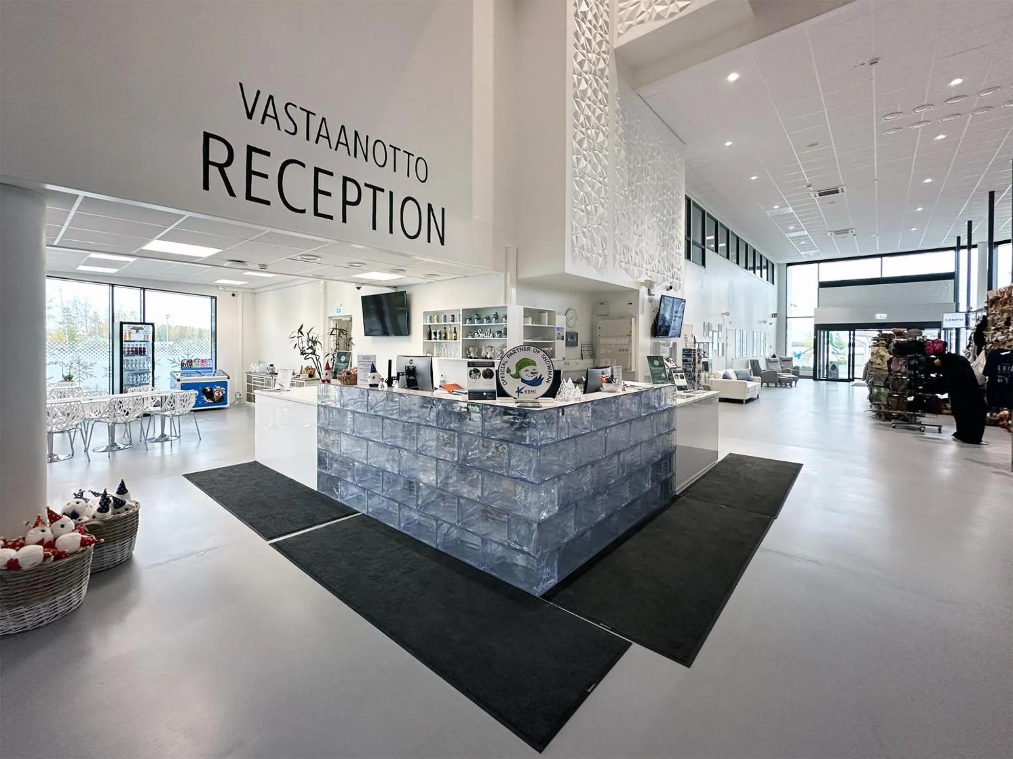 Communal lounge/ TV room in Seaside Glass Villas