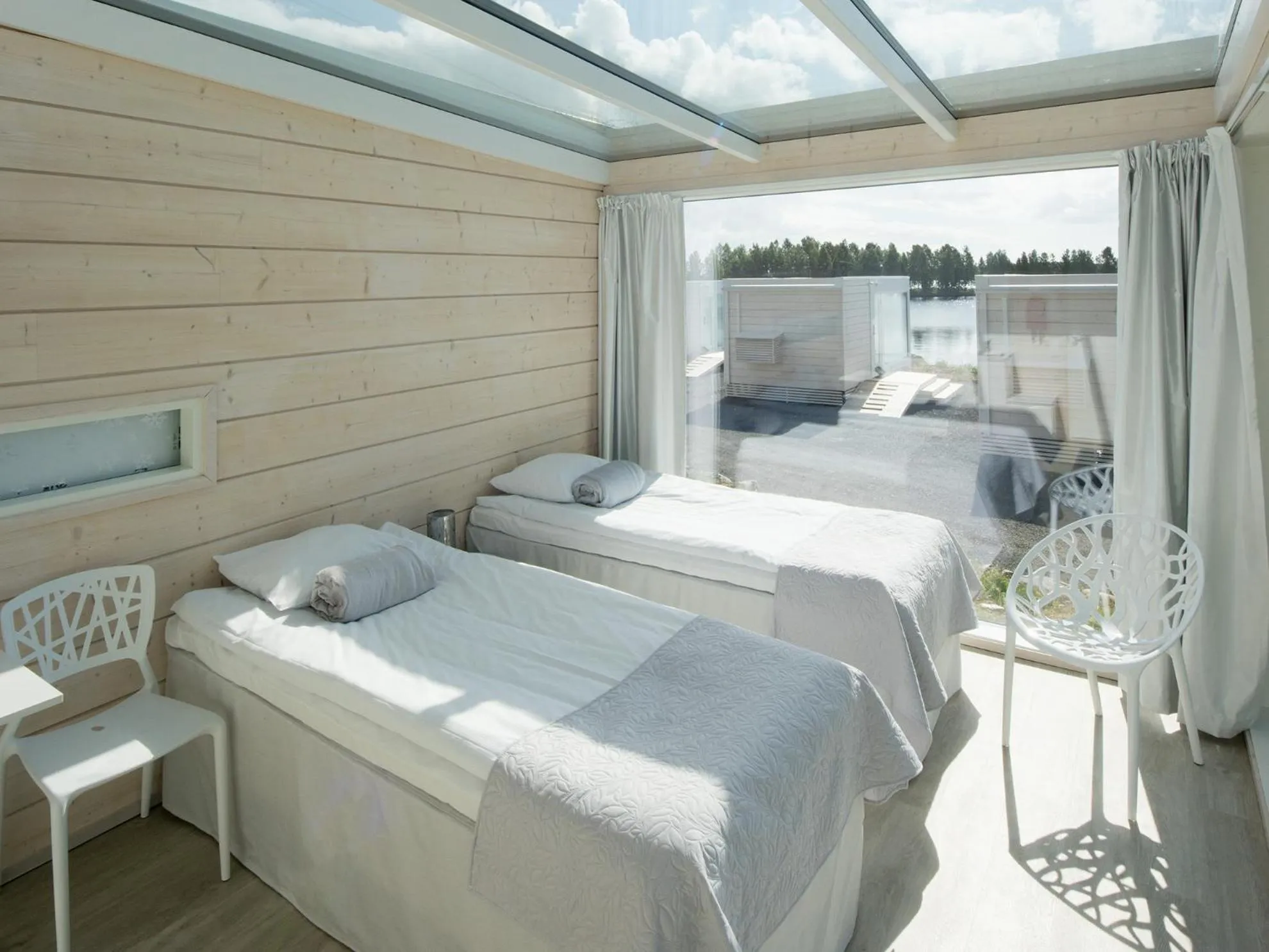 Bed in Seaside Glass Villas