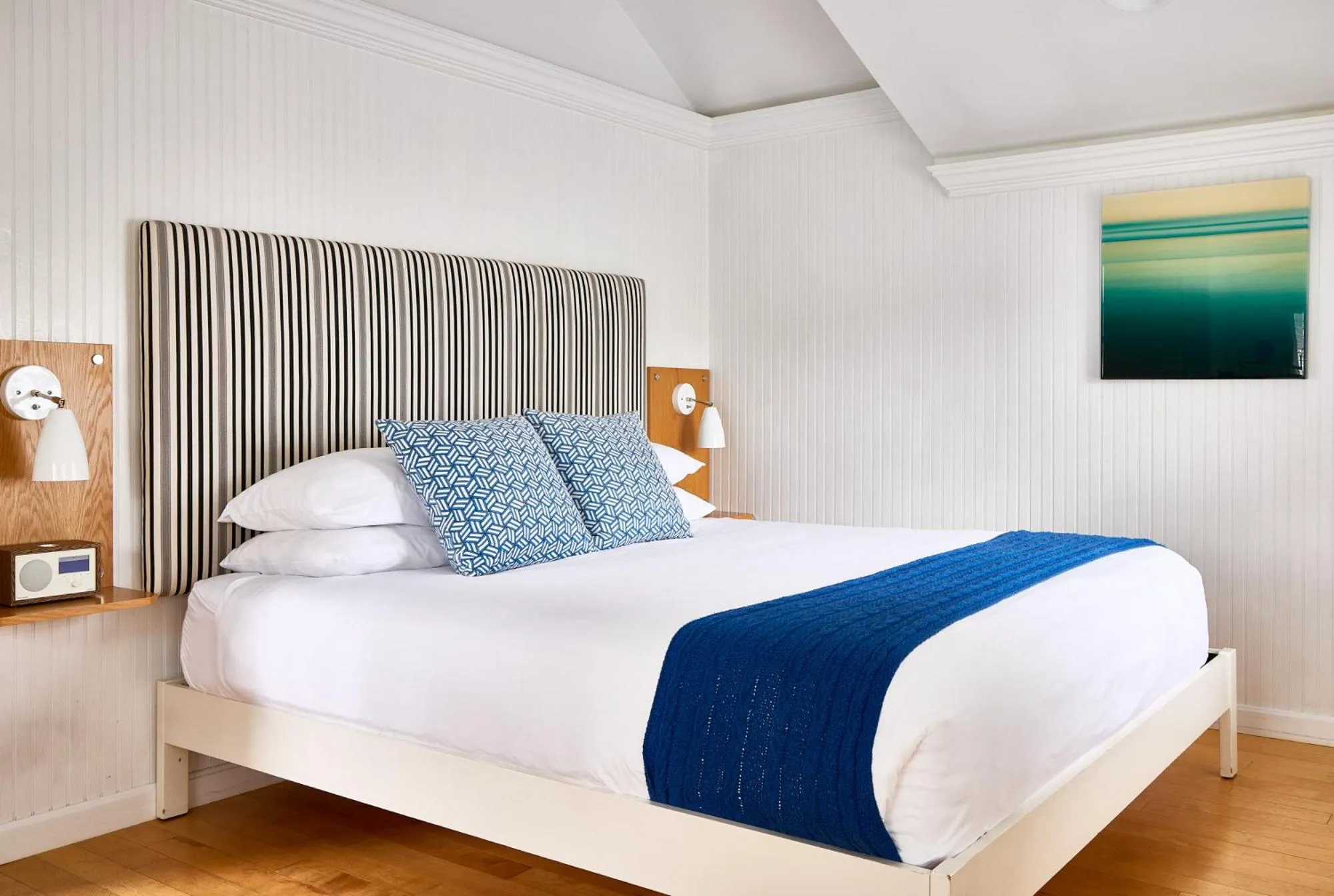 Bedroom, Bed in Blue - Inn on the Beach