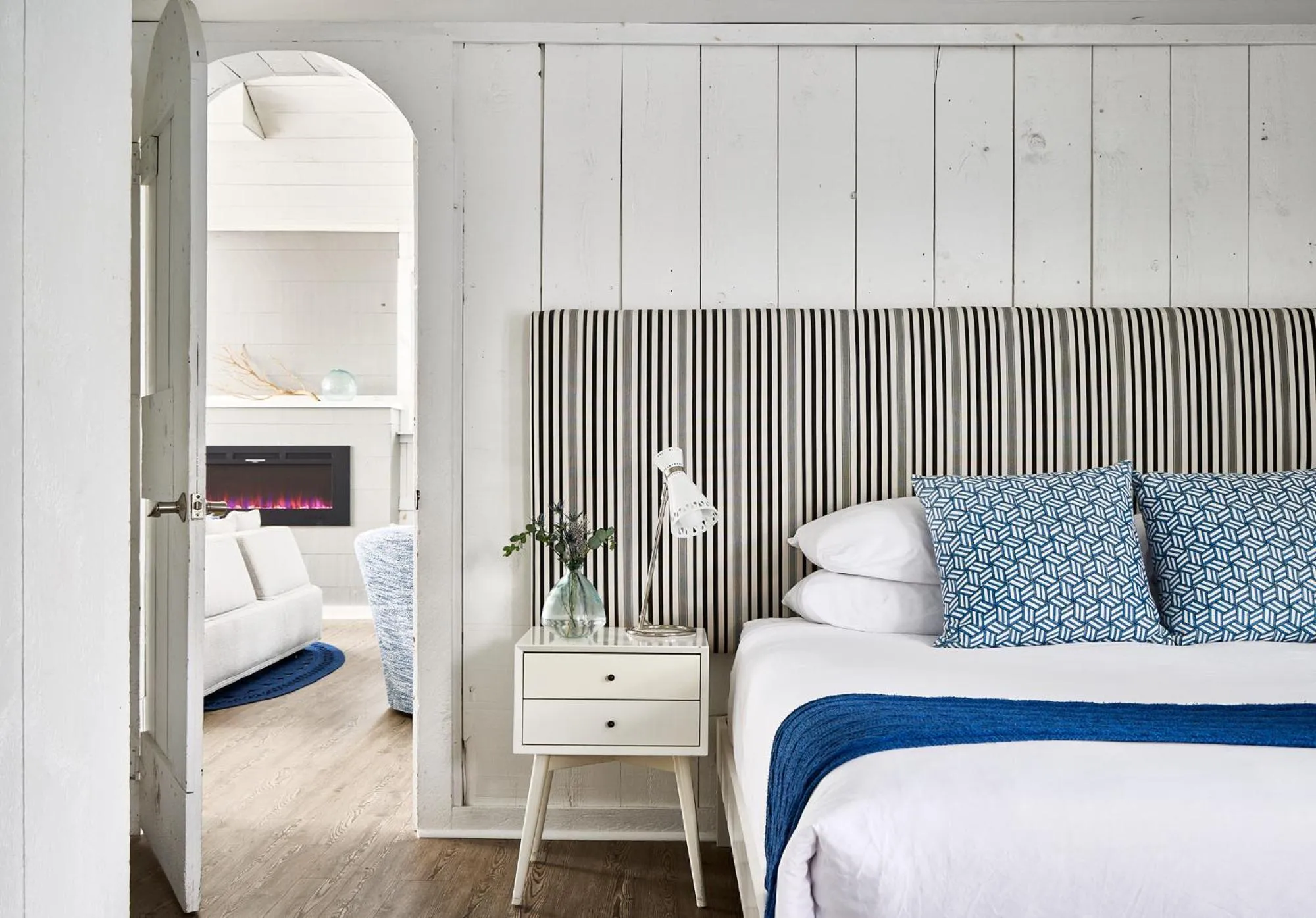 Bedroom, Bed in Blue - Inn on the Beach