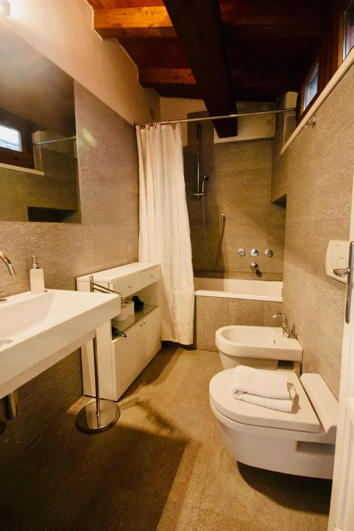 Bathroom in Agriturismo Castello di Vezio