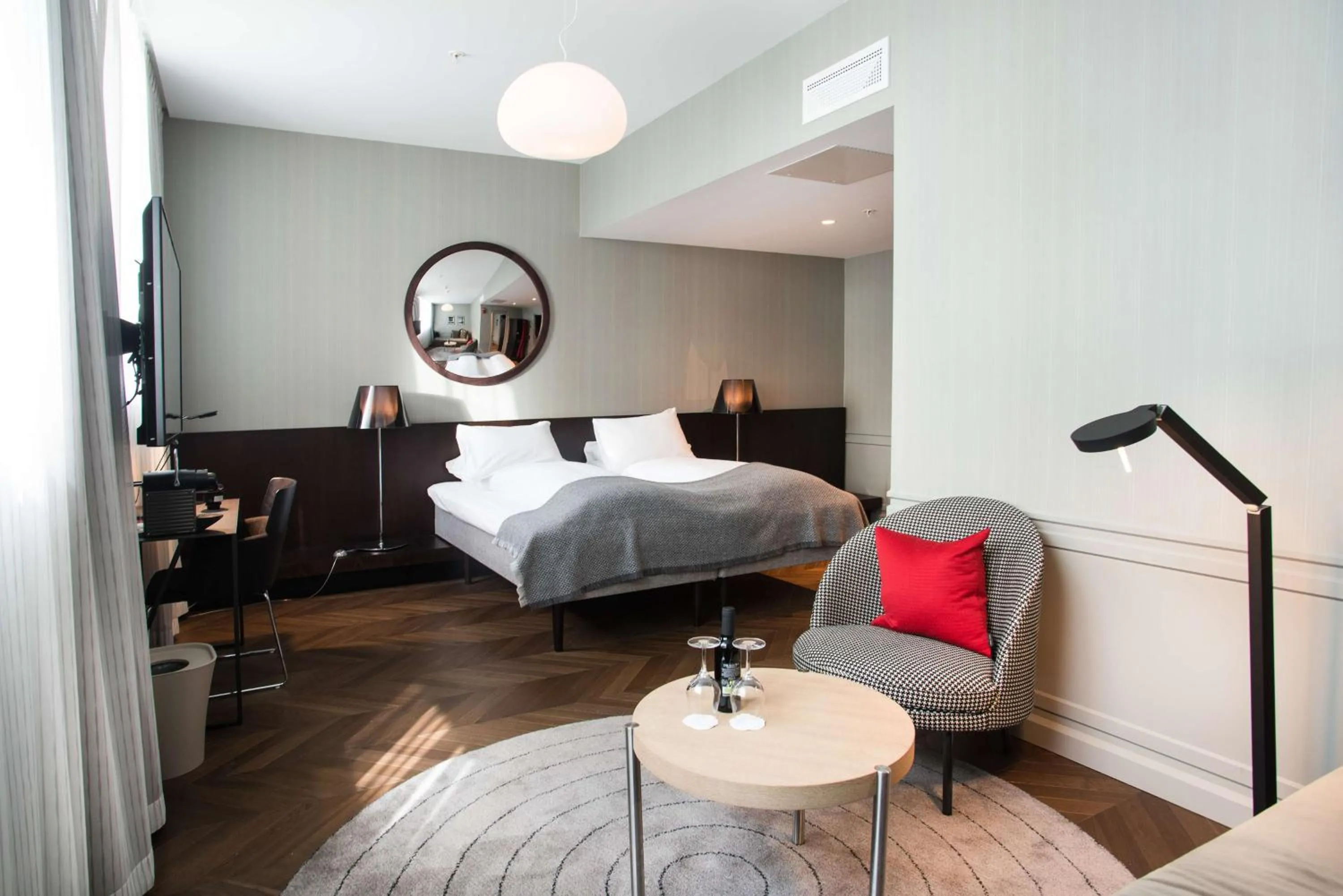 Photo of the whole room, Bed in Bergen Børs Hotel