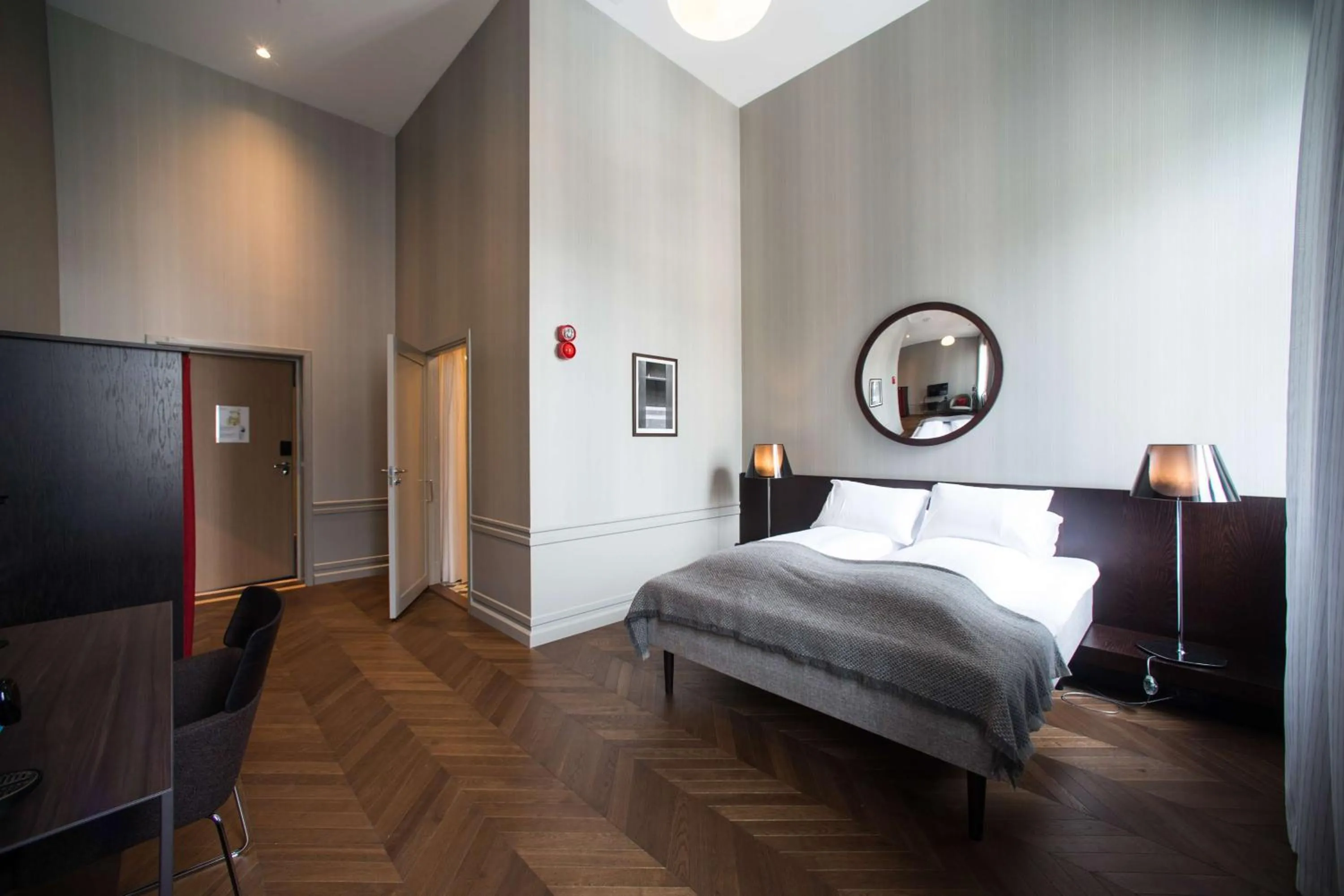 Photo of the whole room, Bed in Bergen Børs Hotel