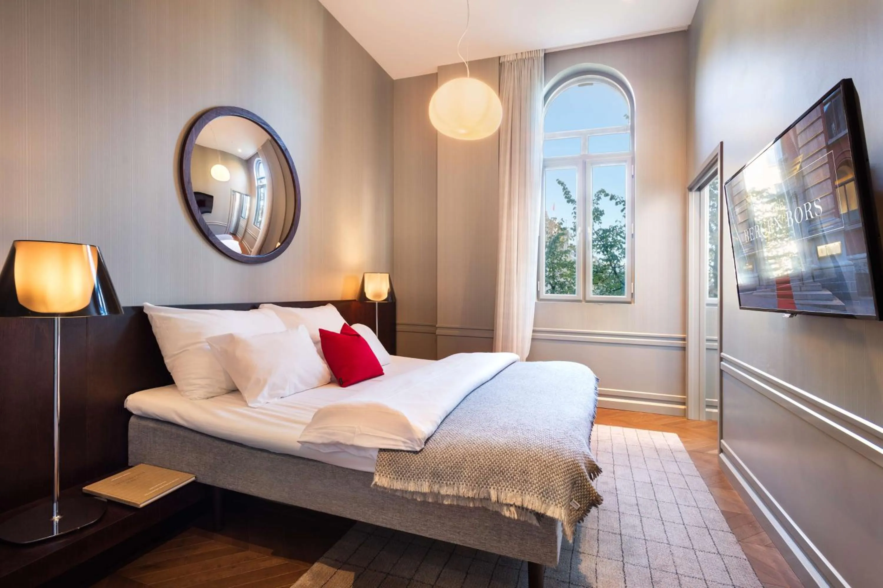 Photo of the whole room, Bed in Bergen Børs Hotel