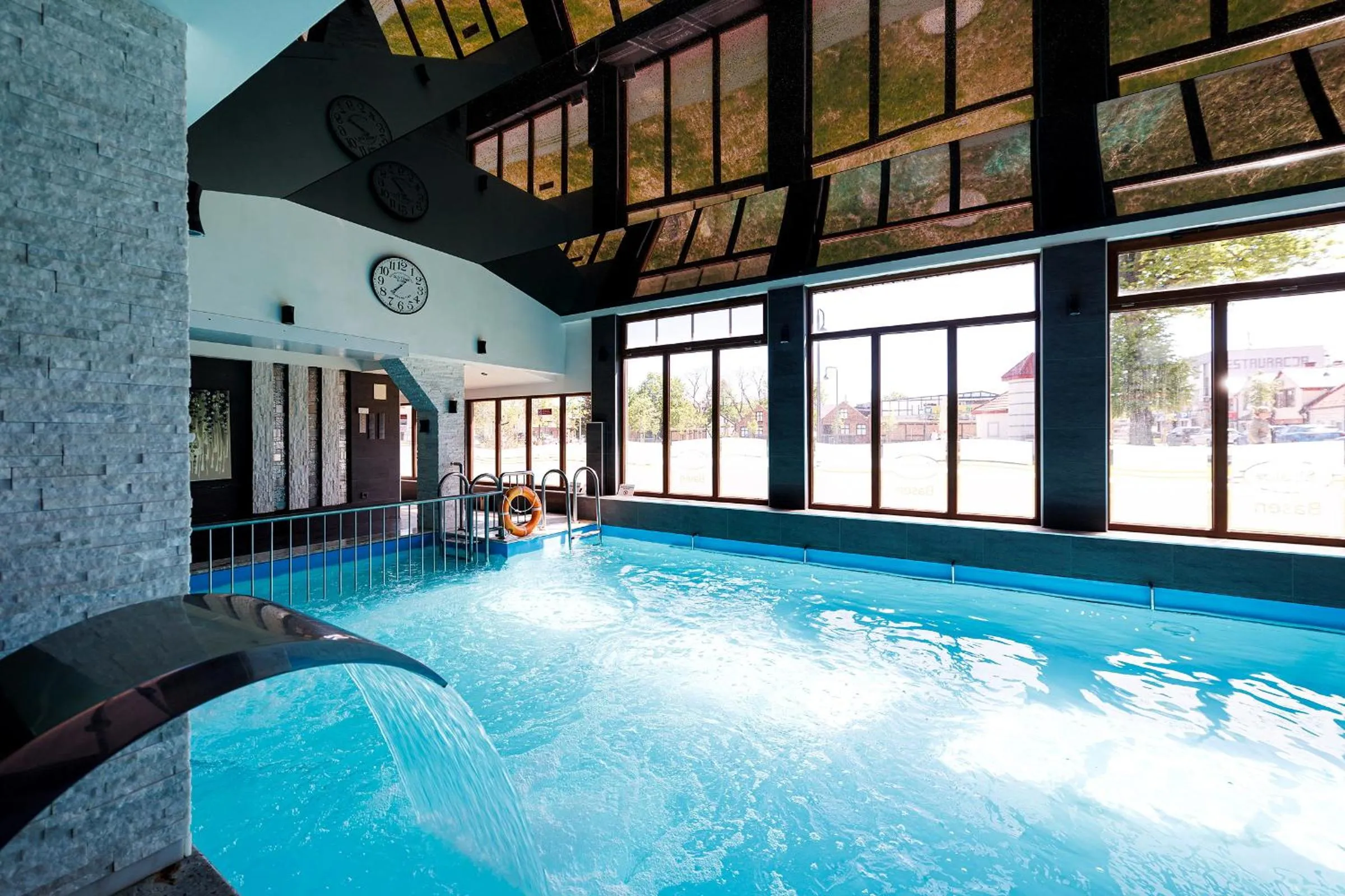 Swimming pool in Stratos