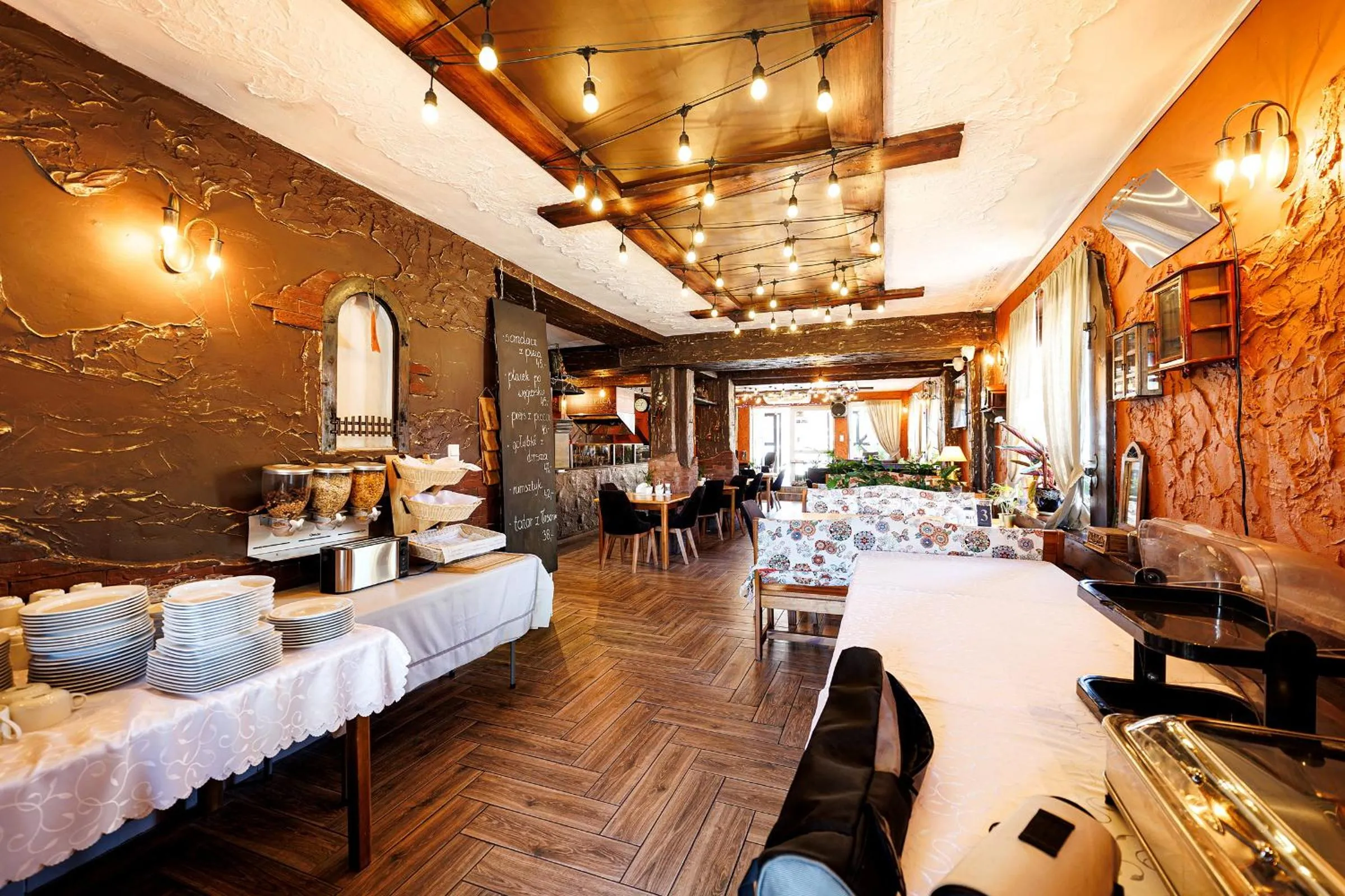 Restaurant/places to eat in Stratos