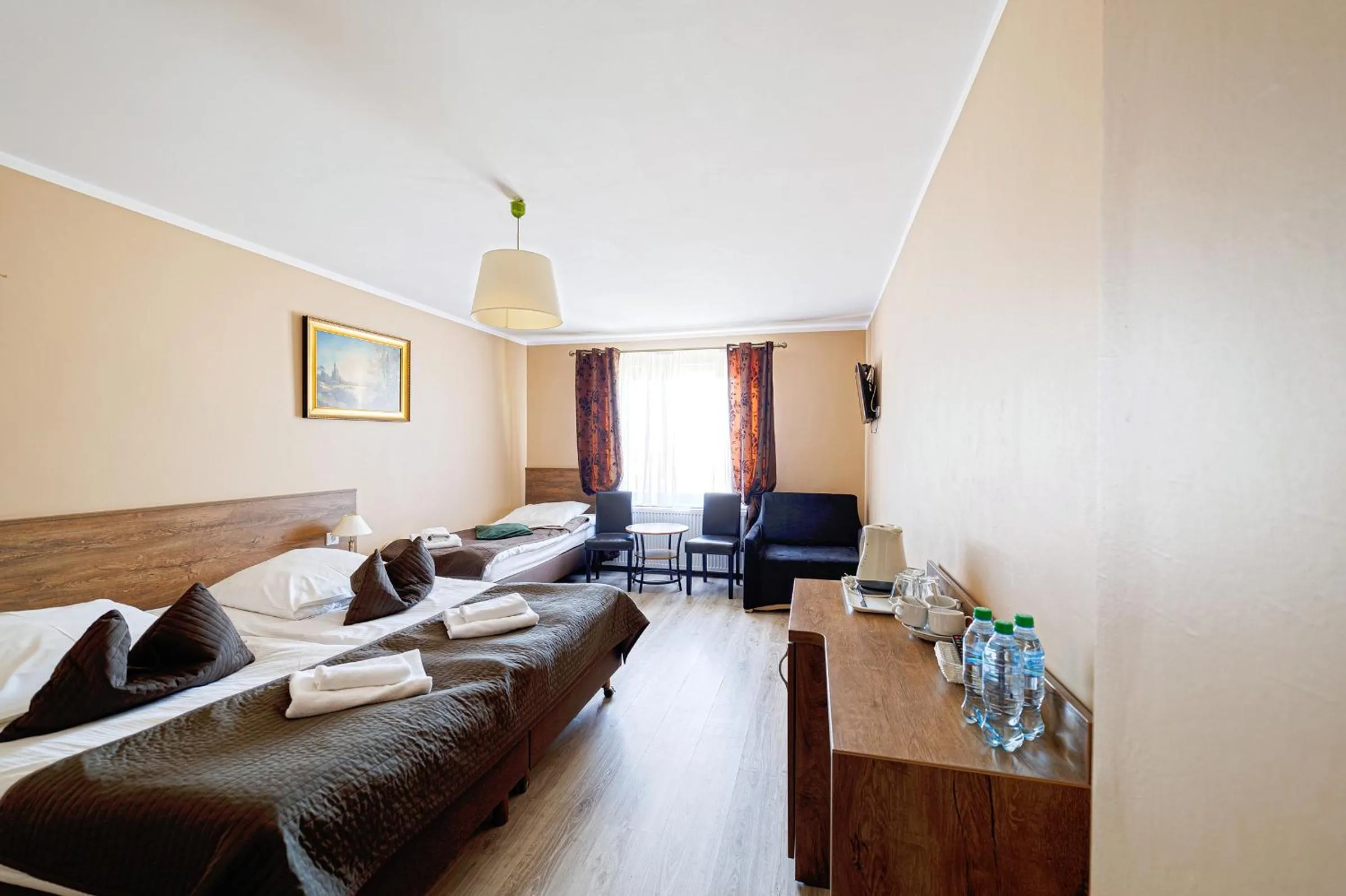 Photo of the whole room in Stratos