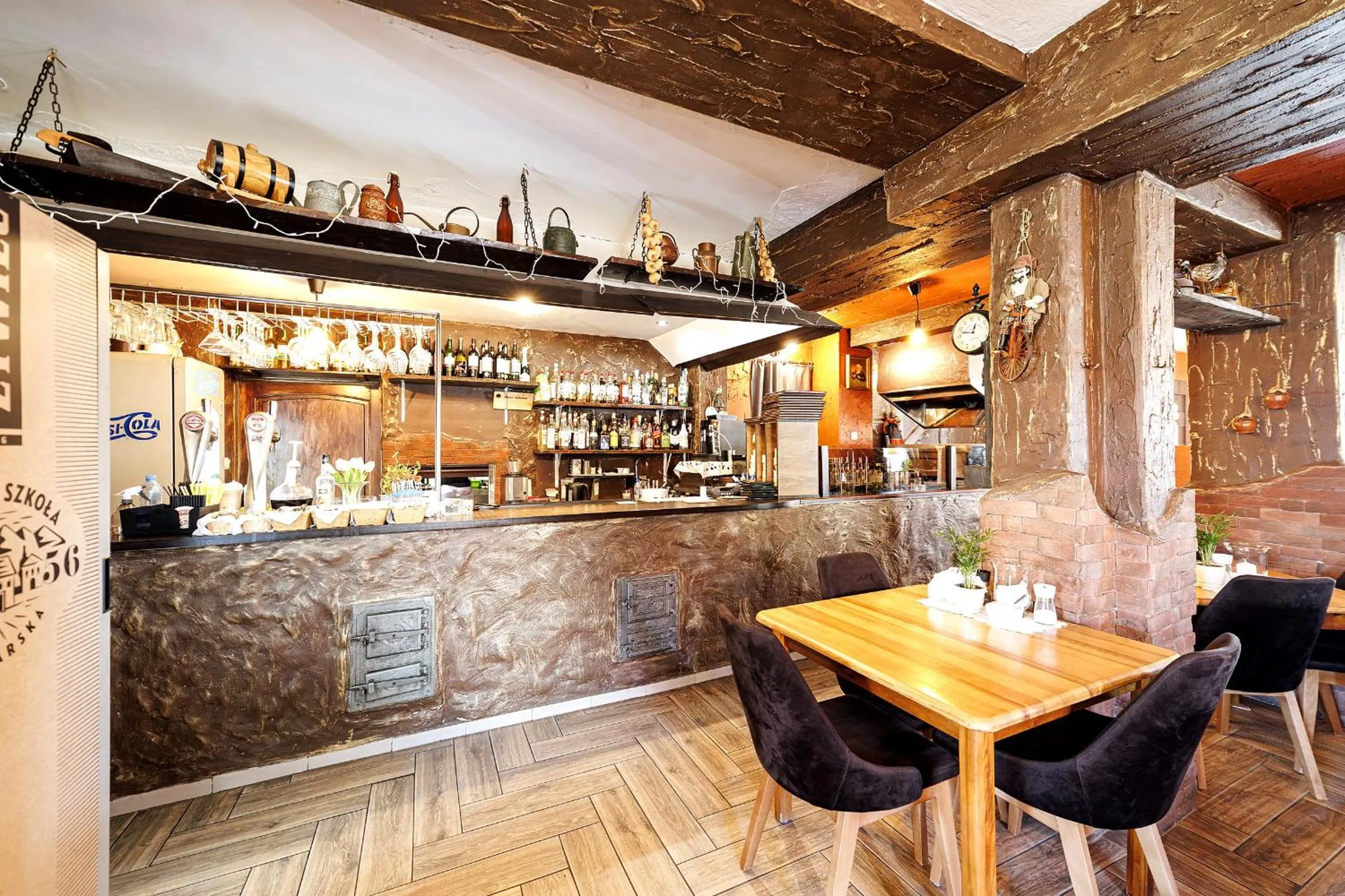 Restaurant/places to eat in Stratos