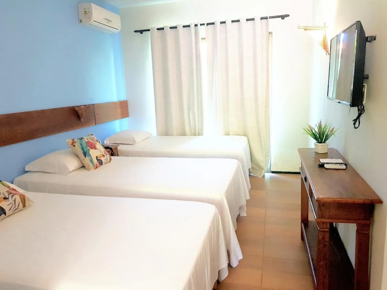 Photo of the whole room, Bed in Hotel Santuário das Águias by Nobile