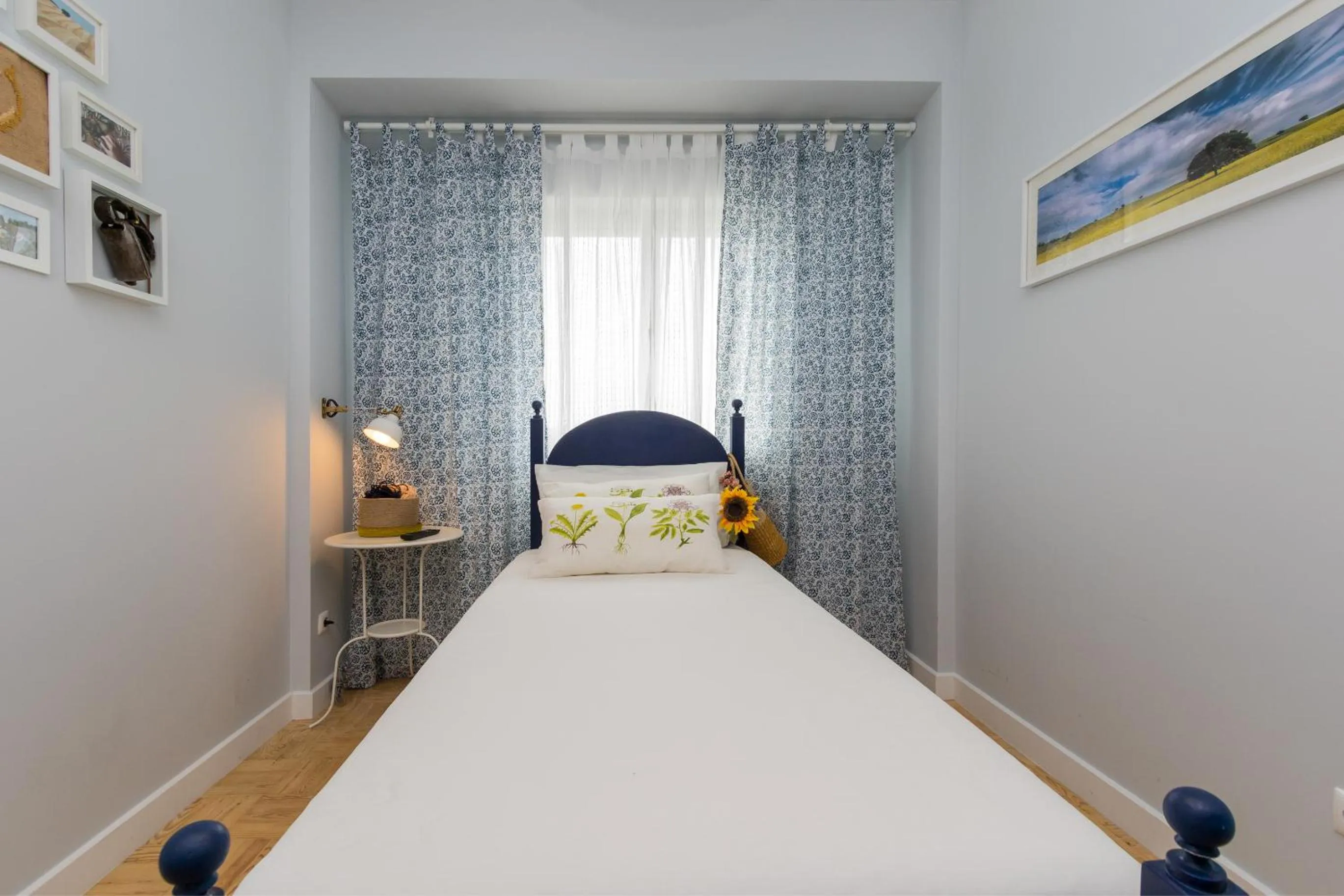 Bed in Lisbon Airport Hostel