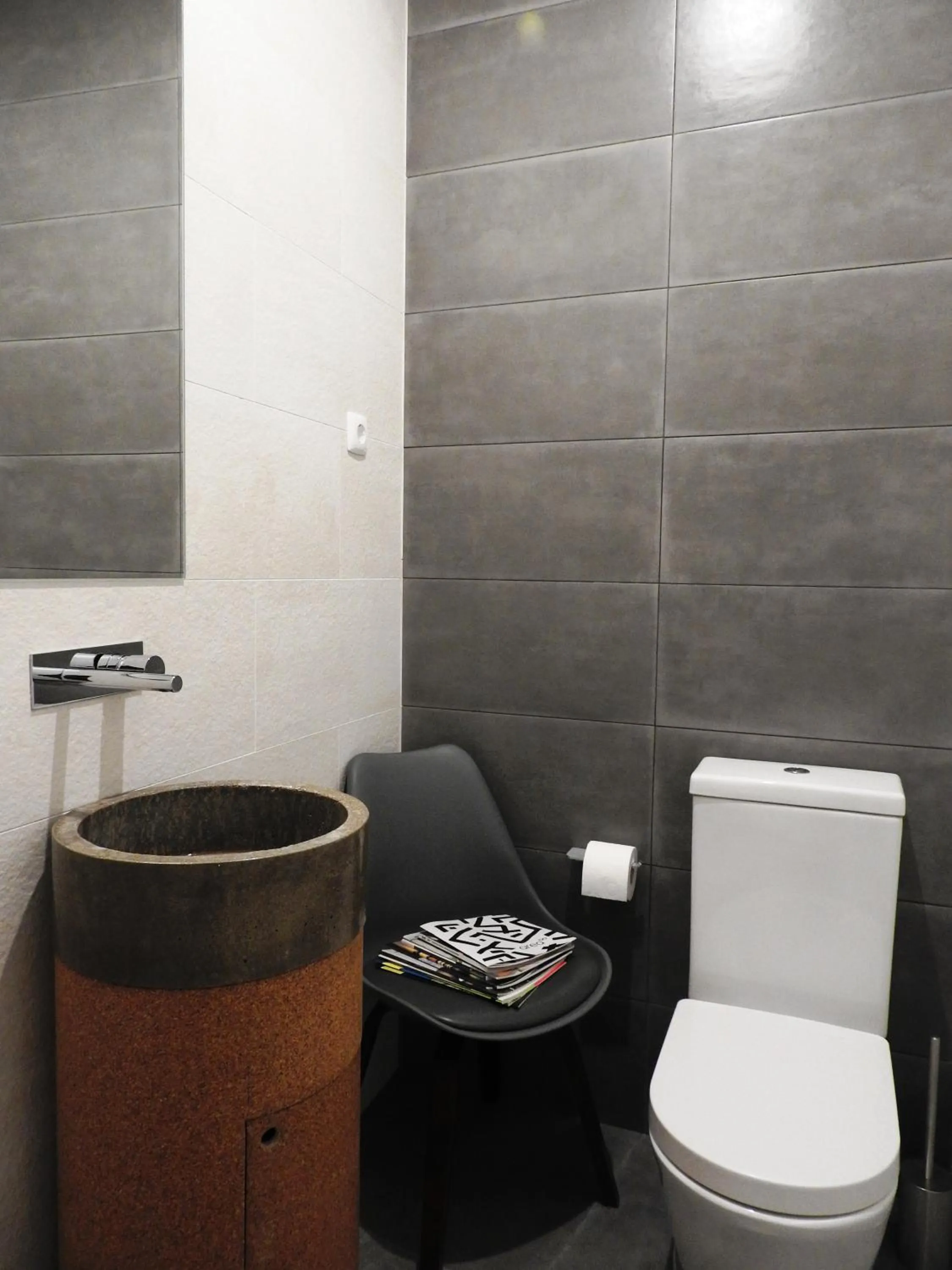 Bathroom in Lisbon Airport Hostel