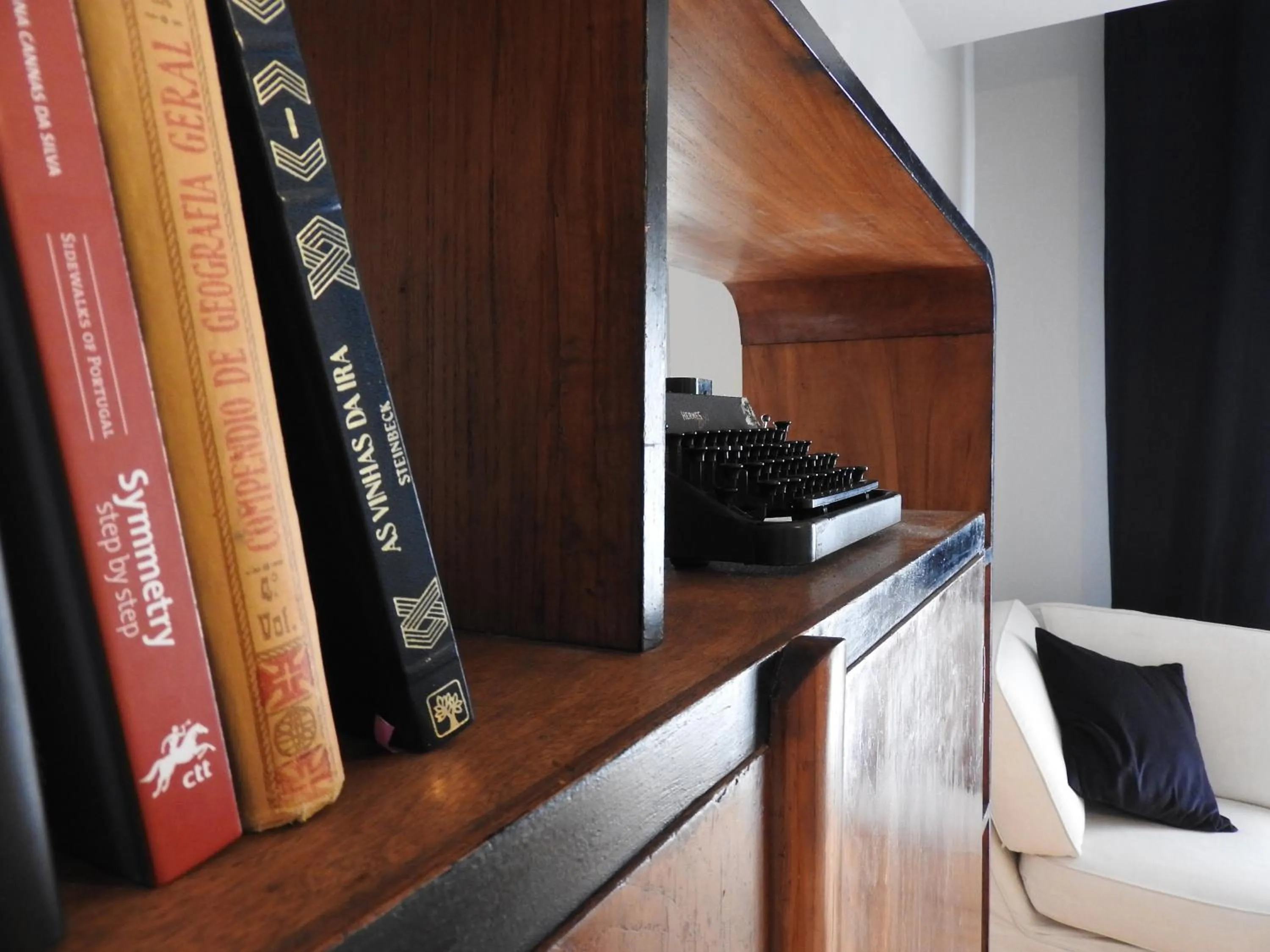 Decorative detail in Lisbon Airport Hostel