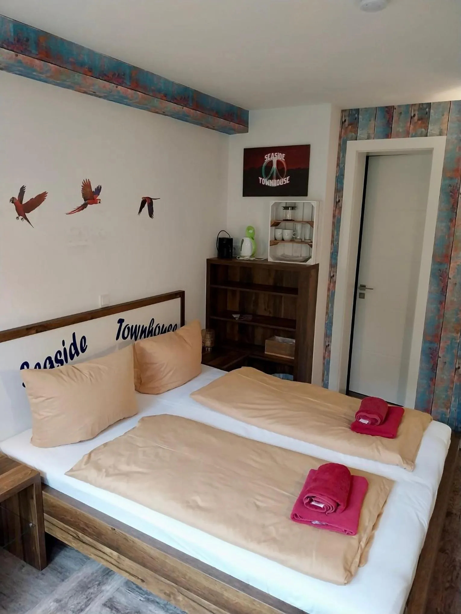 Photo of the whole room, Bed in Seaside-Townhouse