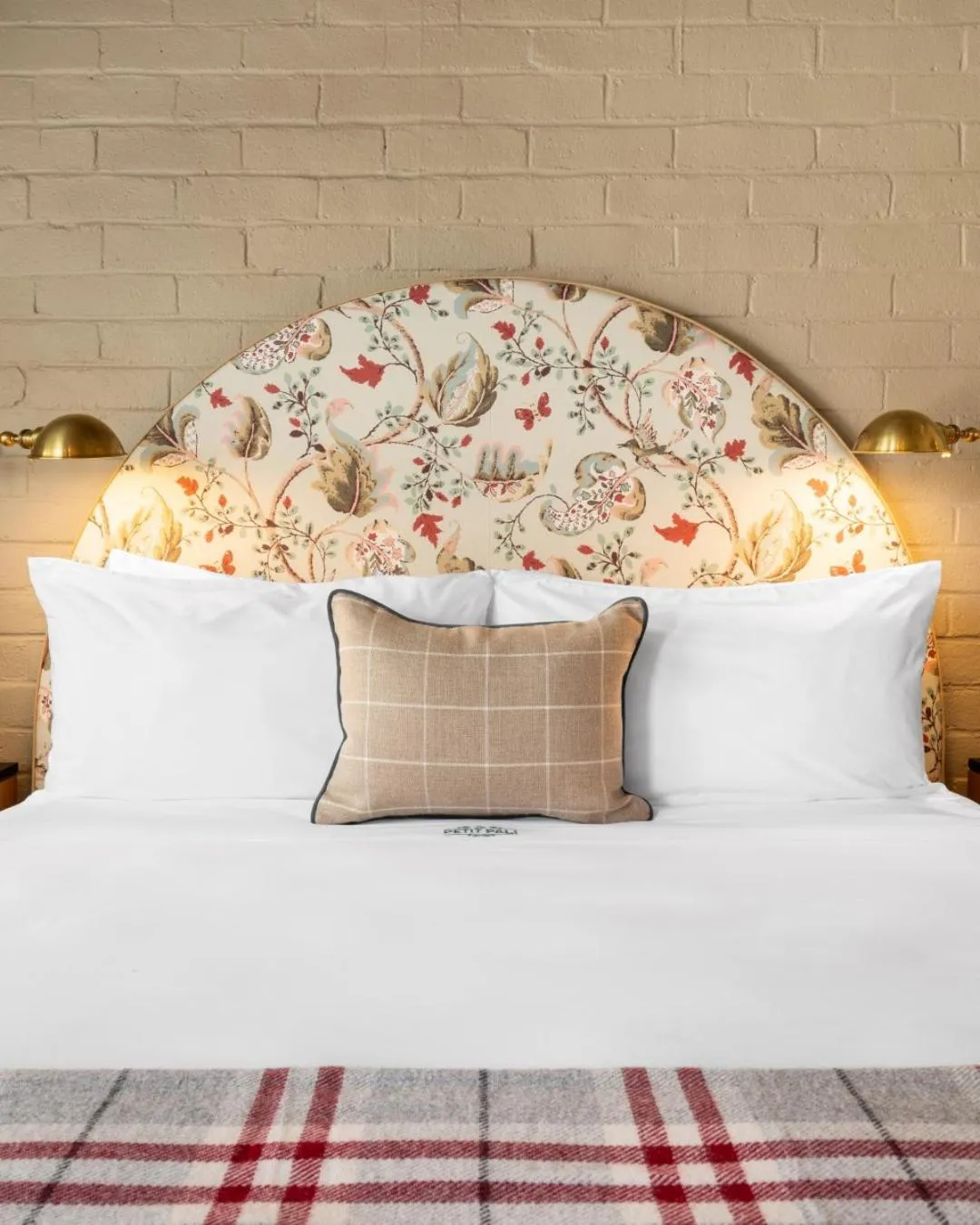 Bed in Le Petit Pali Brentwood