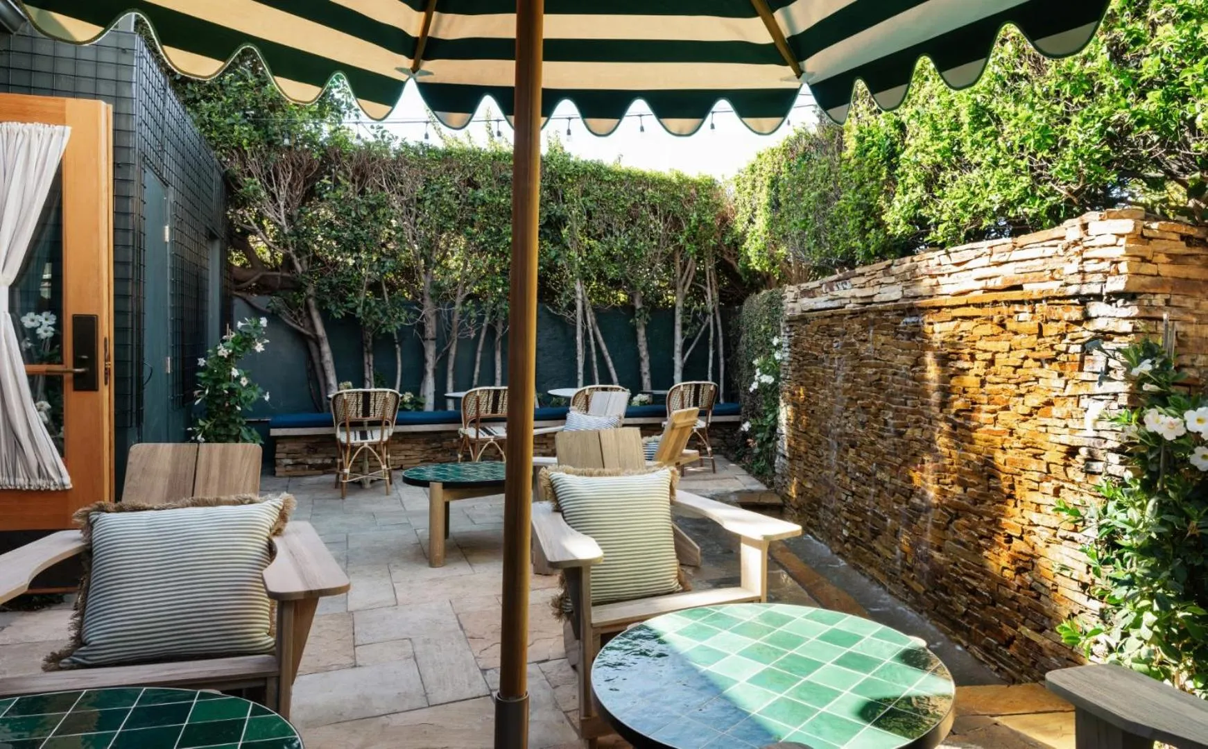Patio in Le Petit Pali Brentwood