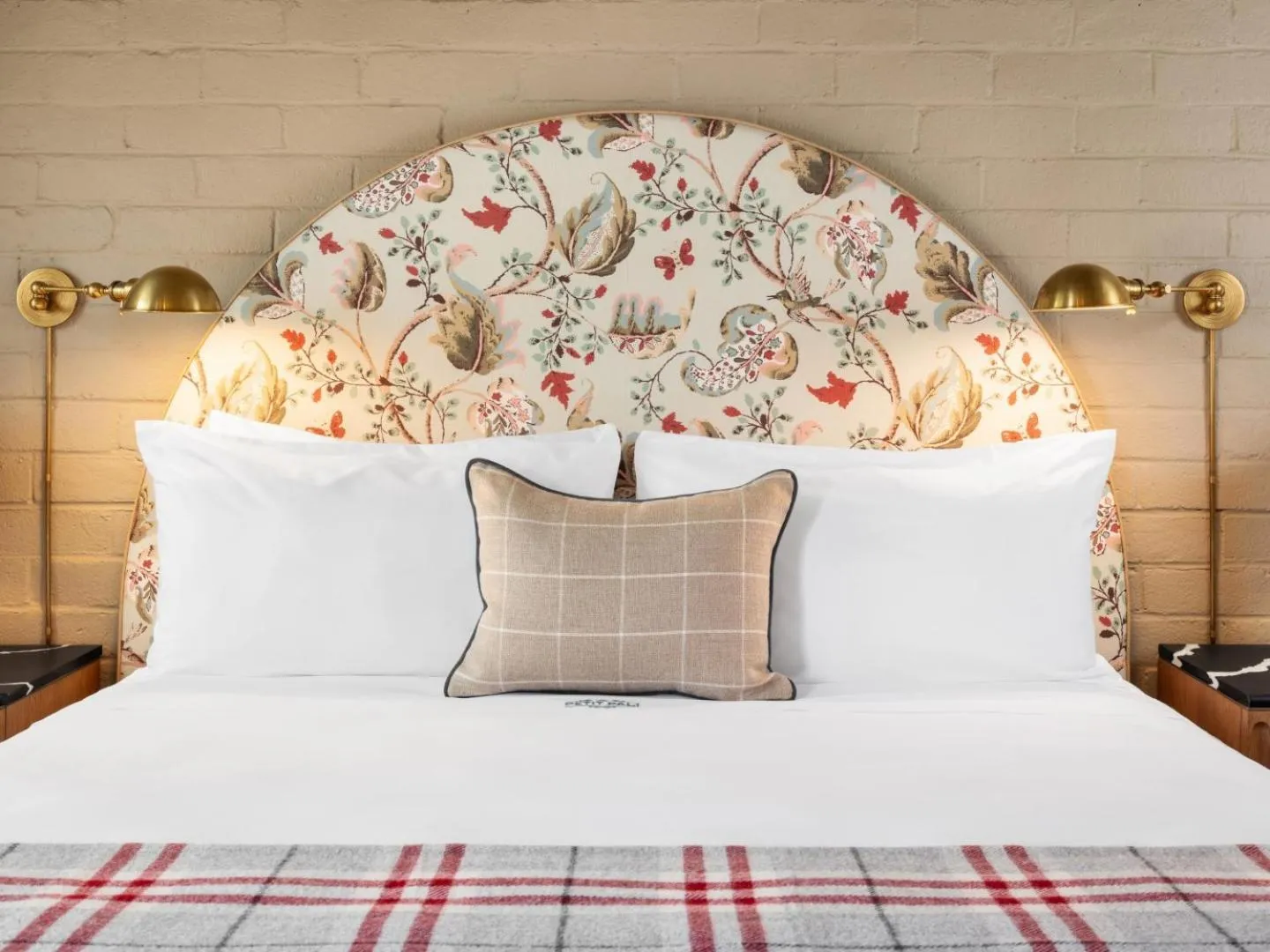 Bed in Le Petit Pali Brentwood