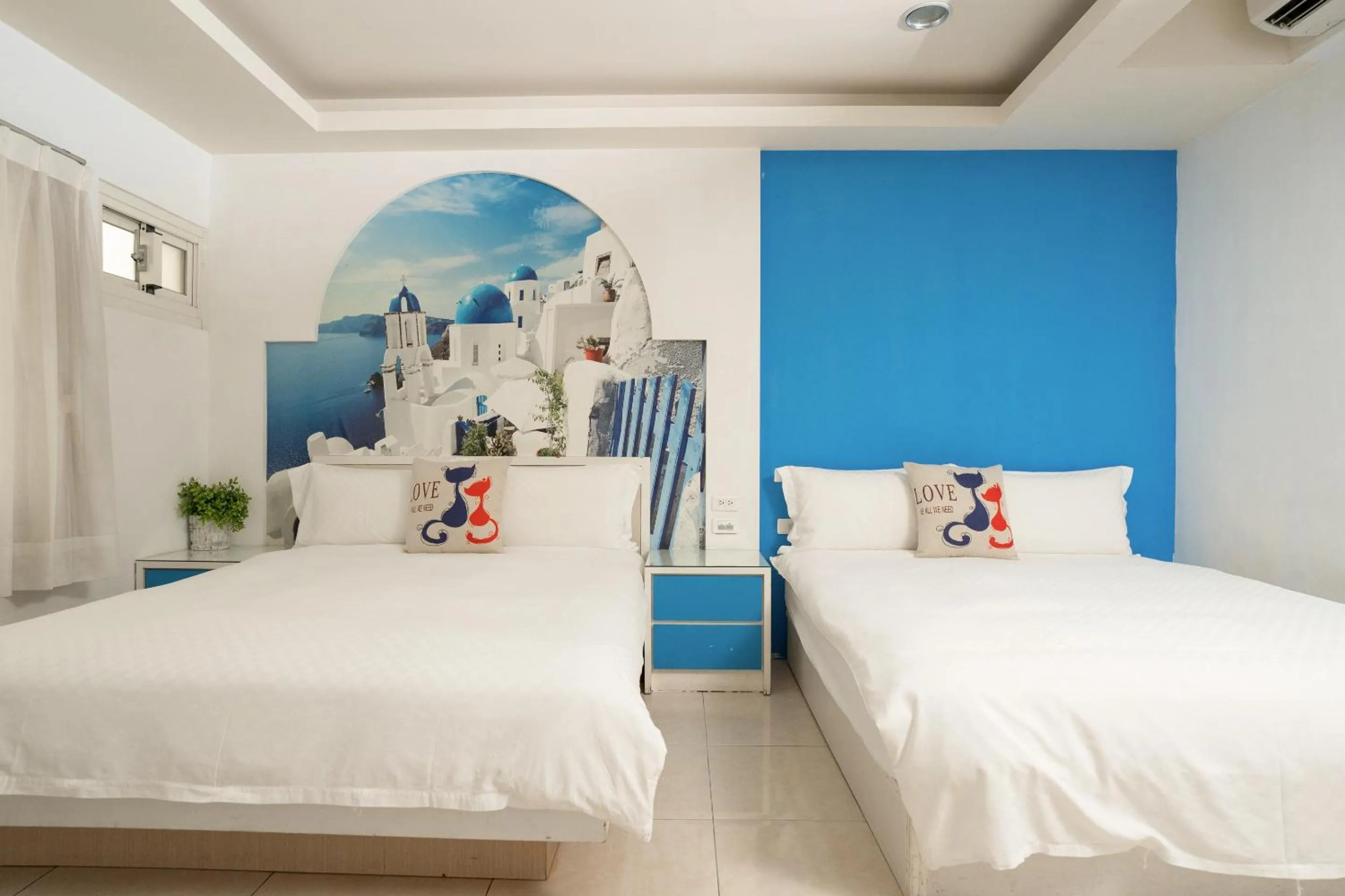 Photo of the whole room, Bed in LJ Hotel