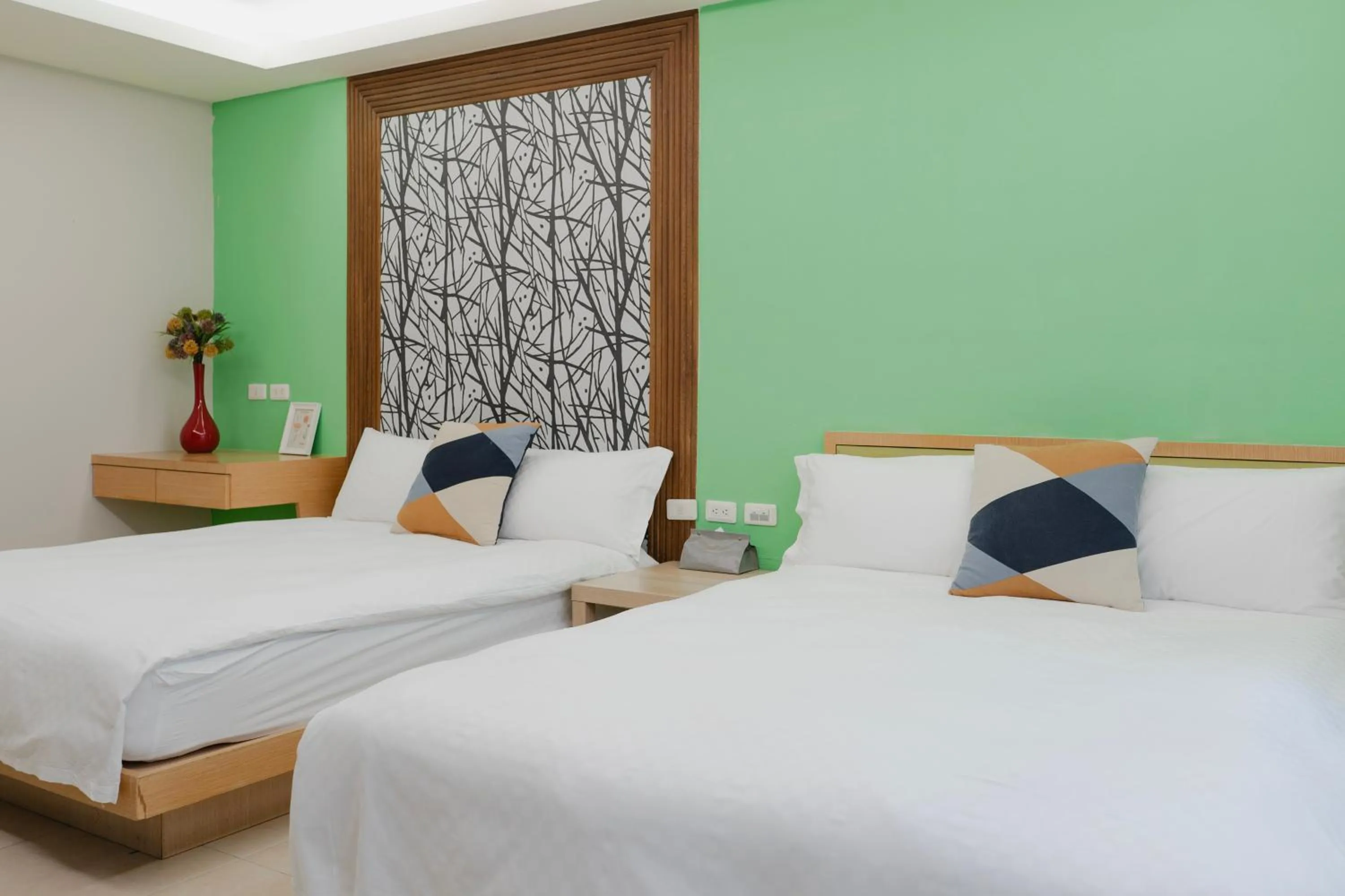 Photo of the whole room, Bed in LJ Hotel