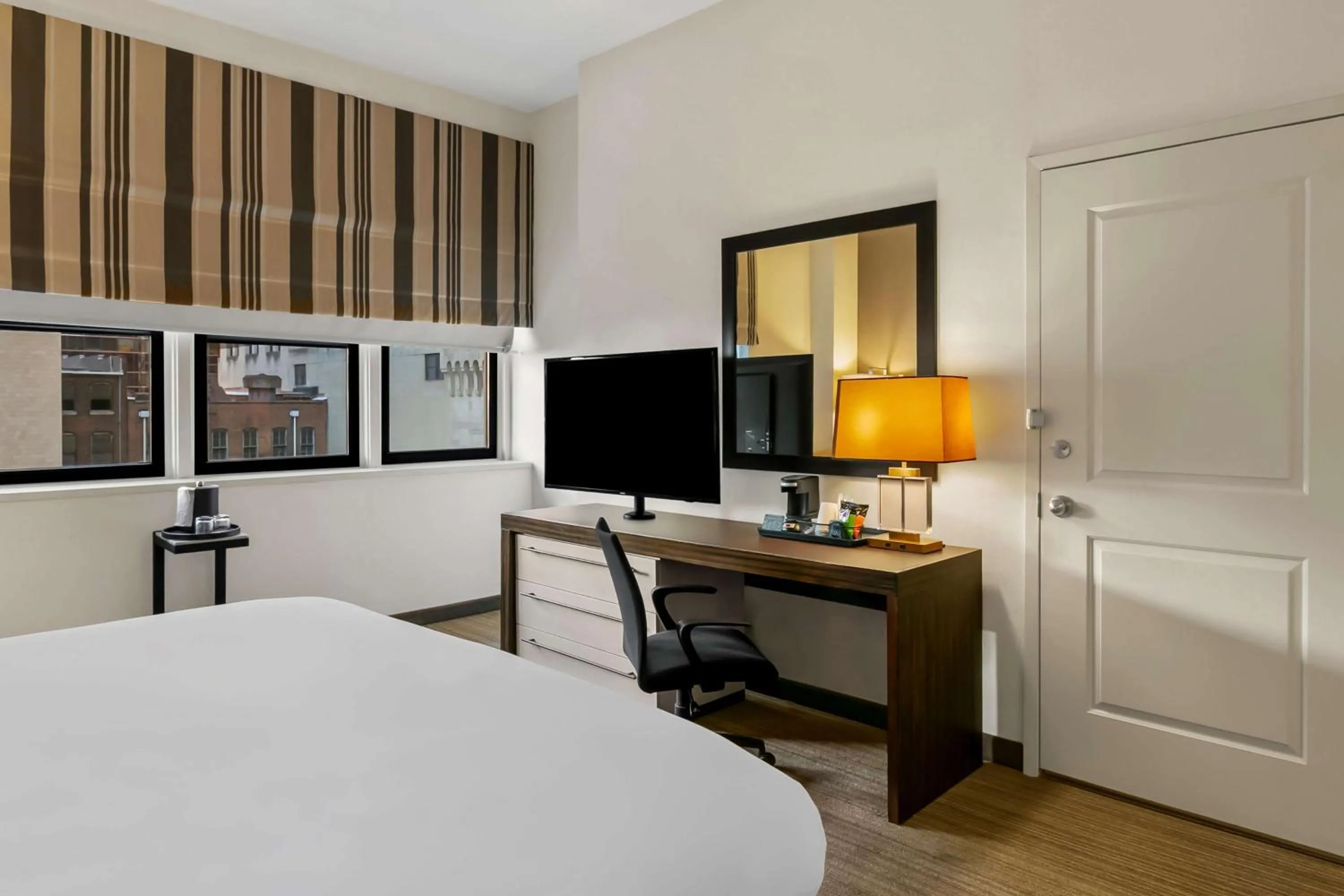 Bedroom, Bed in Delta Hotels by Marriott Baltimore Inner Harbor