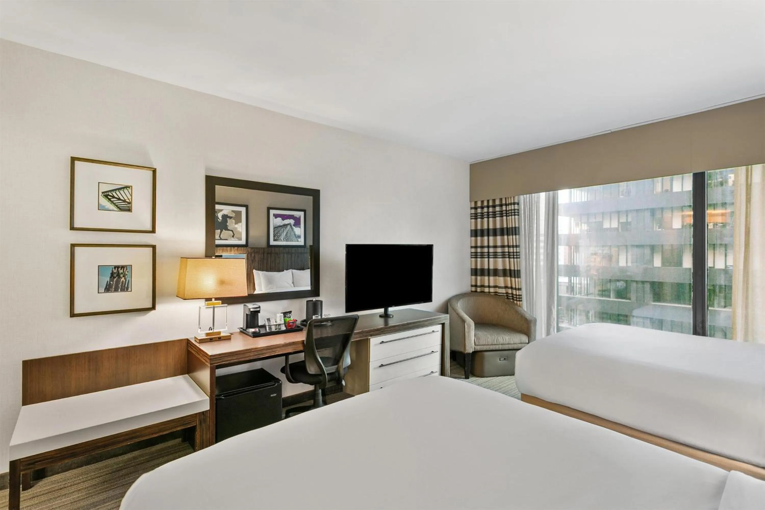 Other, Bed in Sonesta Hotel Baltimore Inner Harbor