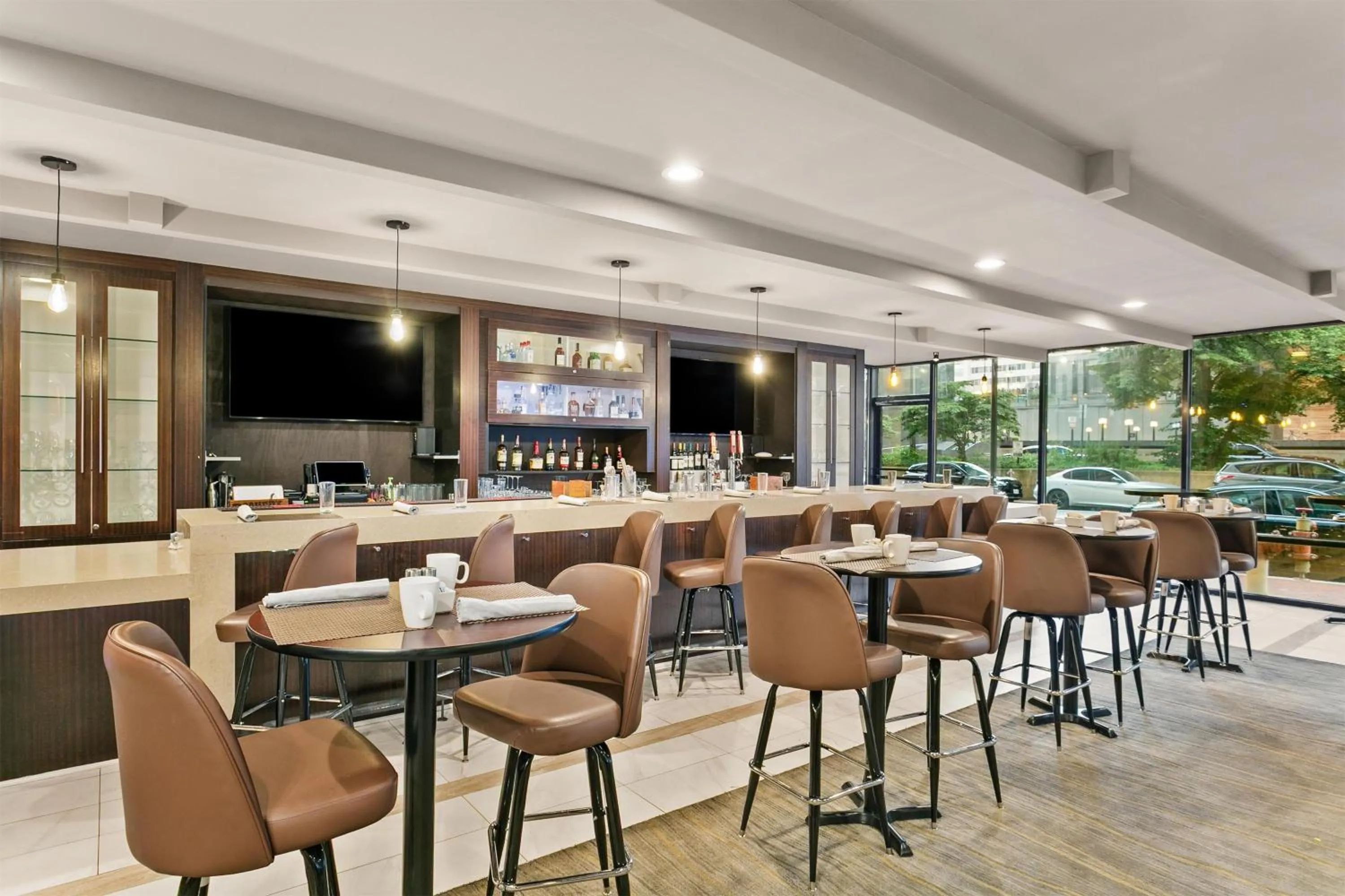 Restaurant/places to eat in Sonesta Hotel Baltimore Inner Harbor