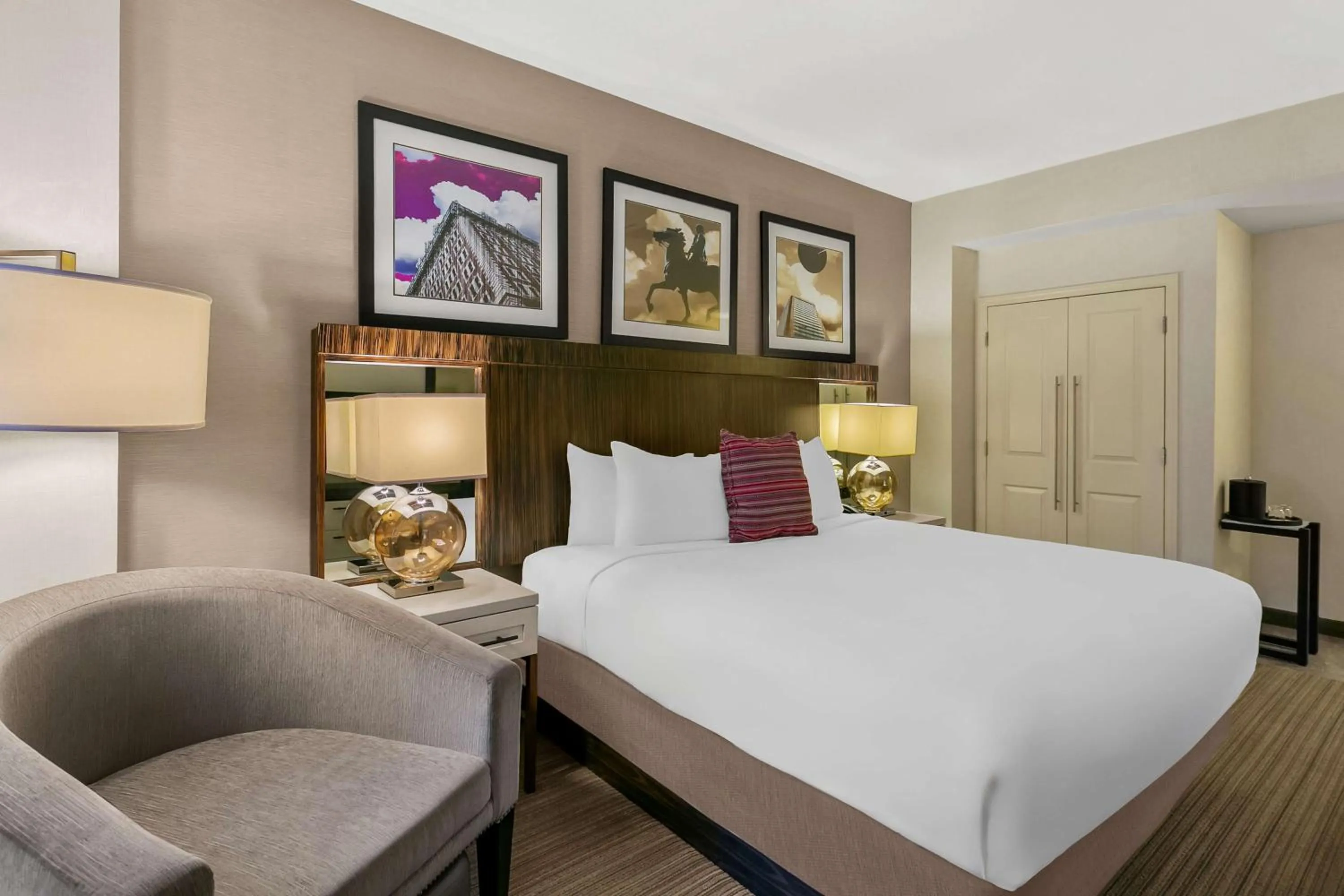 Bedroom, Bed in Delta Hotels by Marriott Baltimore Inner Harbor