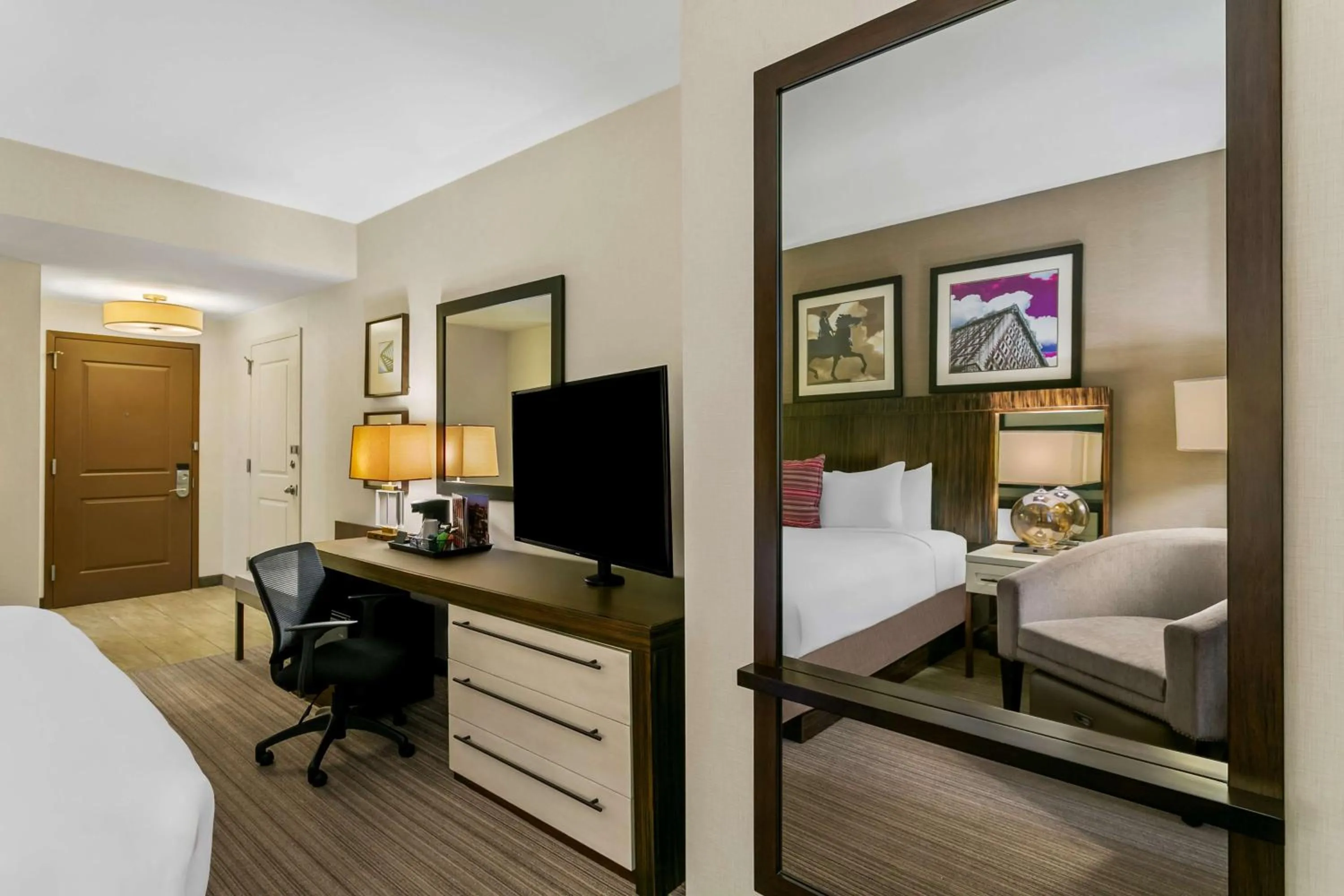 Bedroom, Bed in Delta Hotels by Marriott Baltimore Inner Harbor