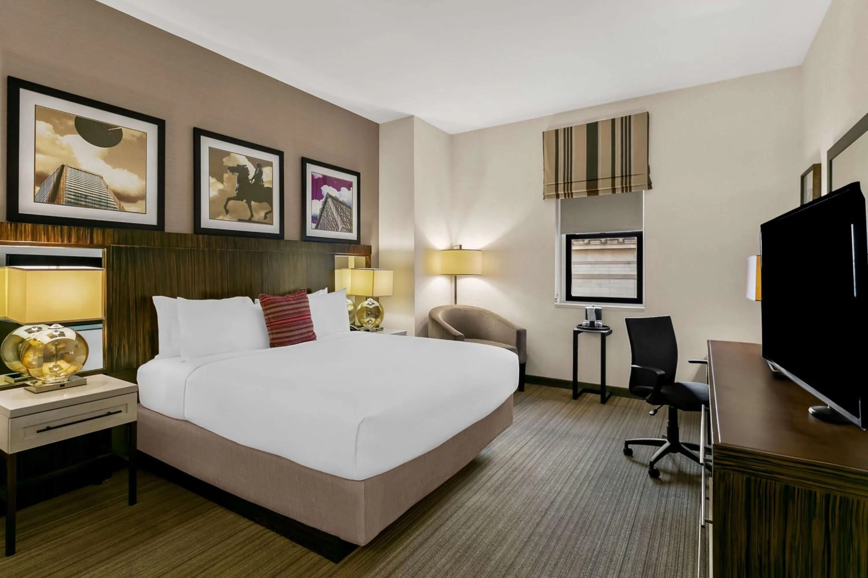 Bedroom, Bed in Delta Hotels by Marriott Baltimore Inner Harbor