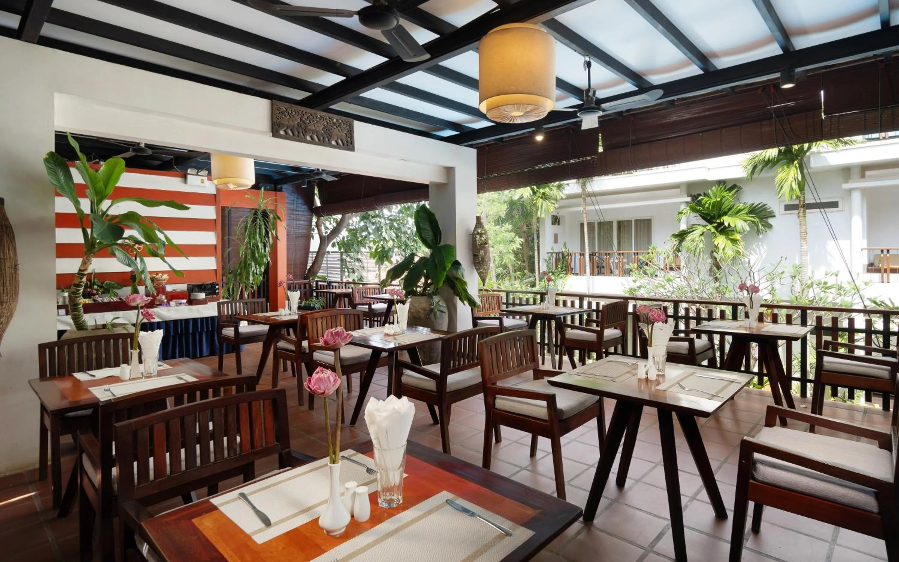 Restaurant/places to eat in Indra Angkor Residence