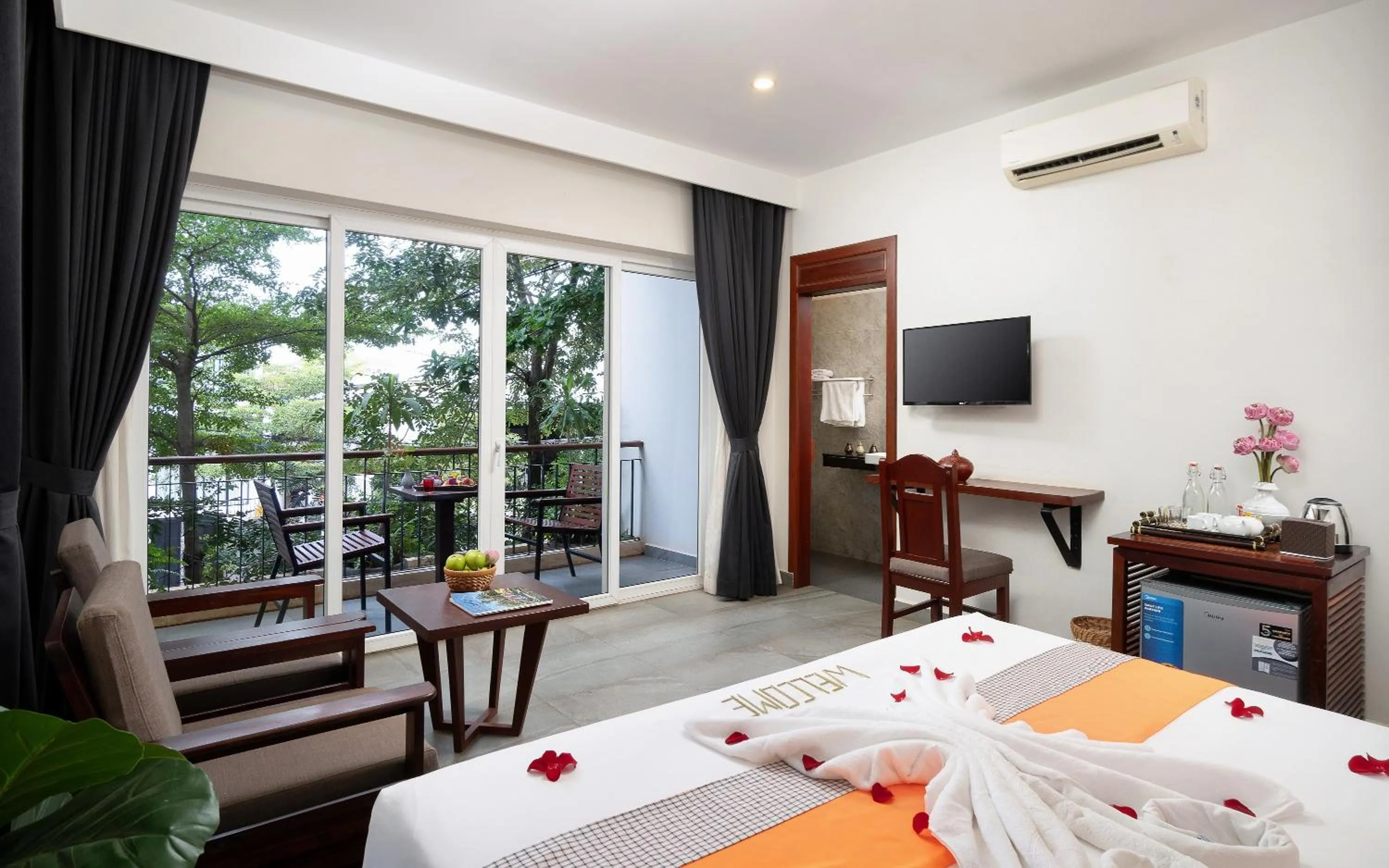 Bed in Indra Angkor Residence