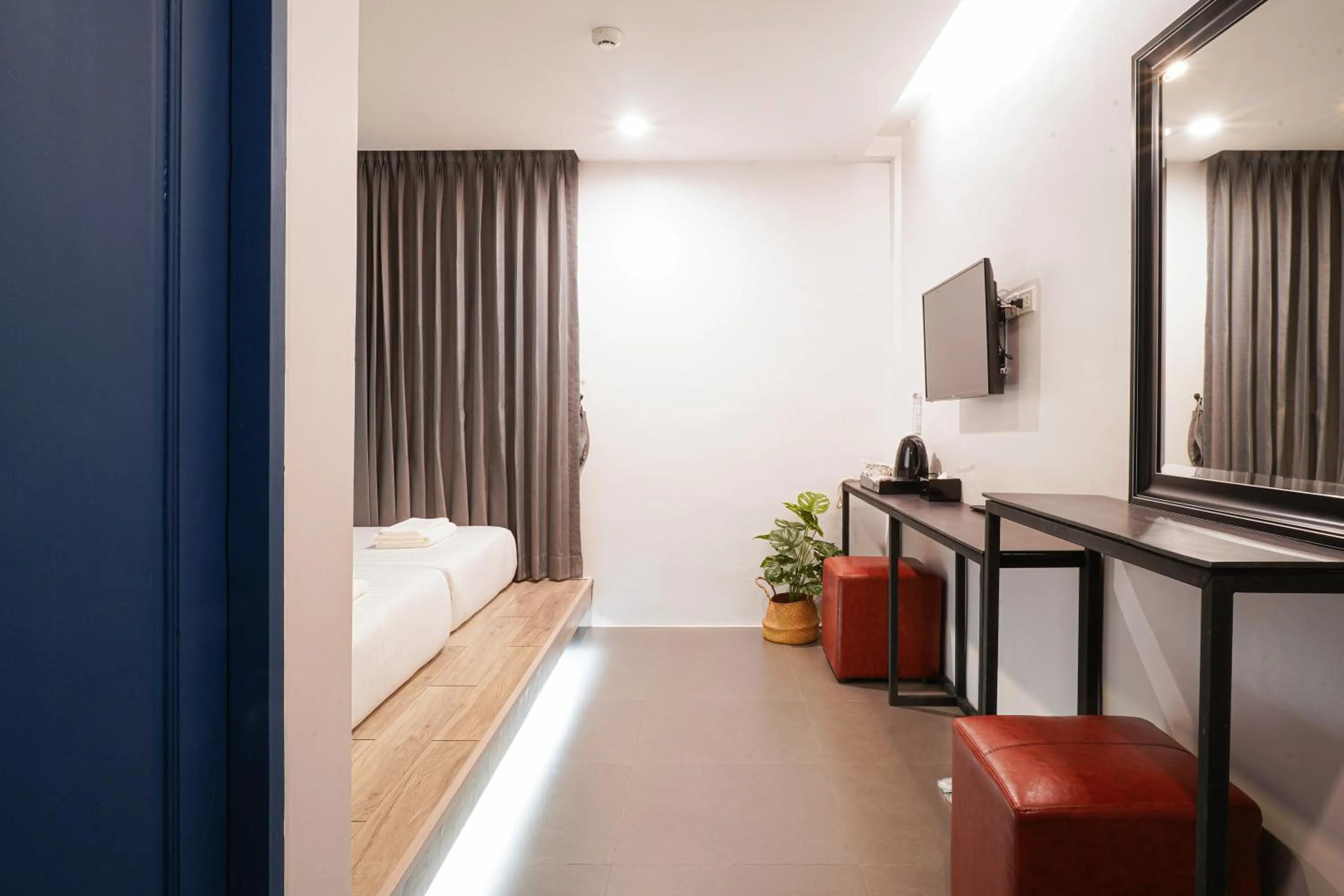 Photo of the whole room, Bed in Marwin Space