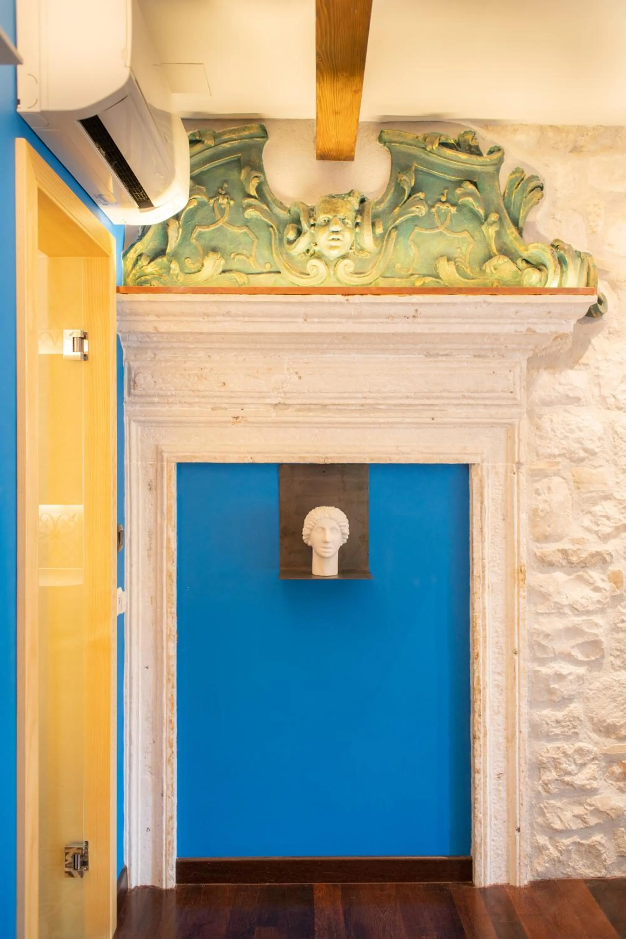 Decorative detail in Domus Maritima