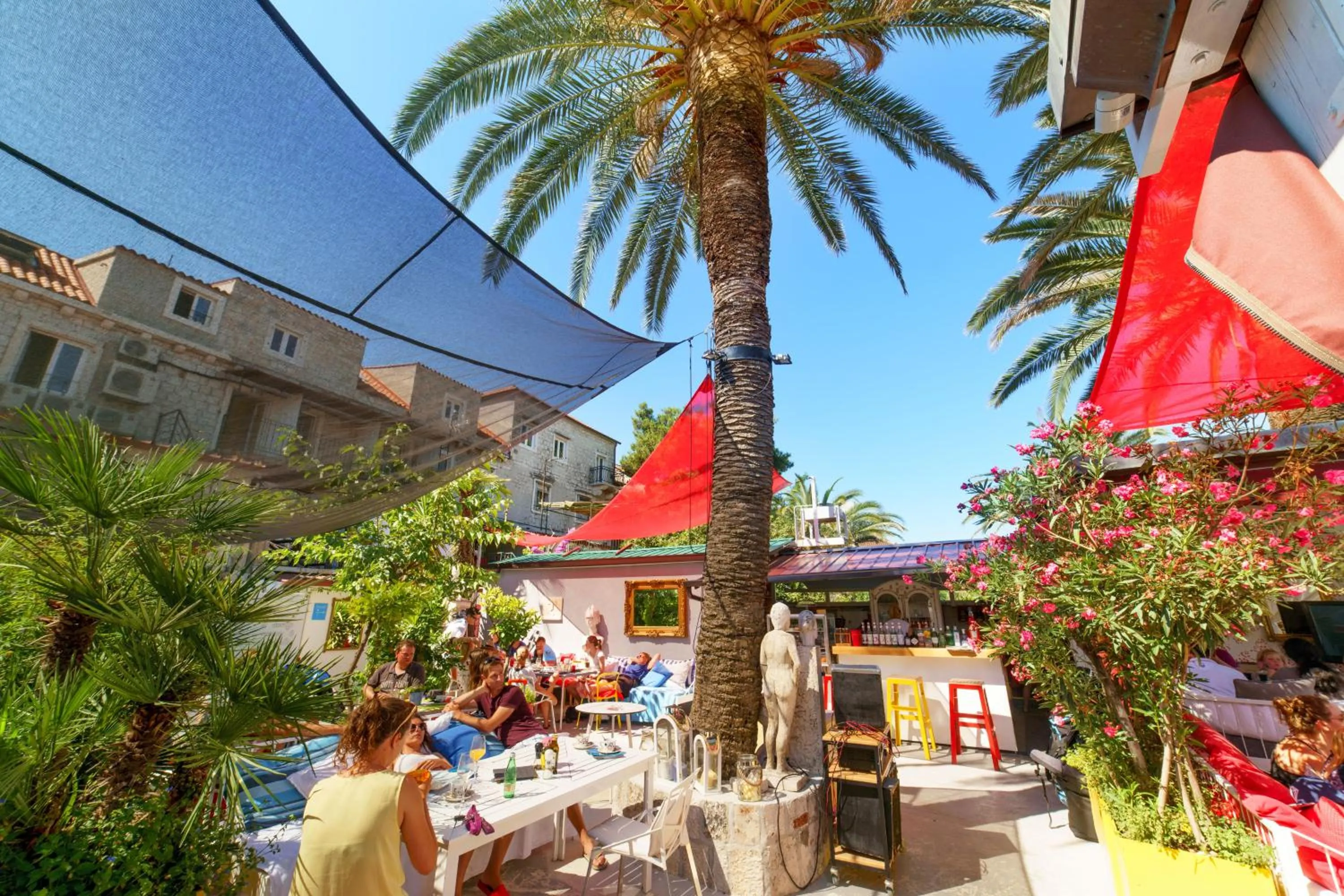 Restaurant/places to eat in Domus Maritima