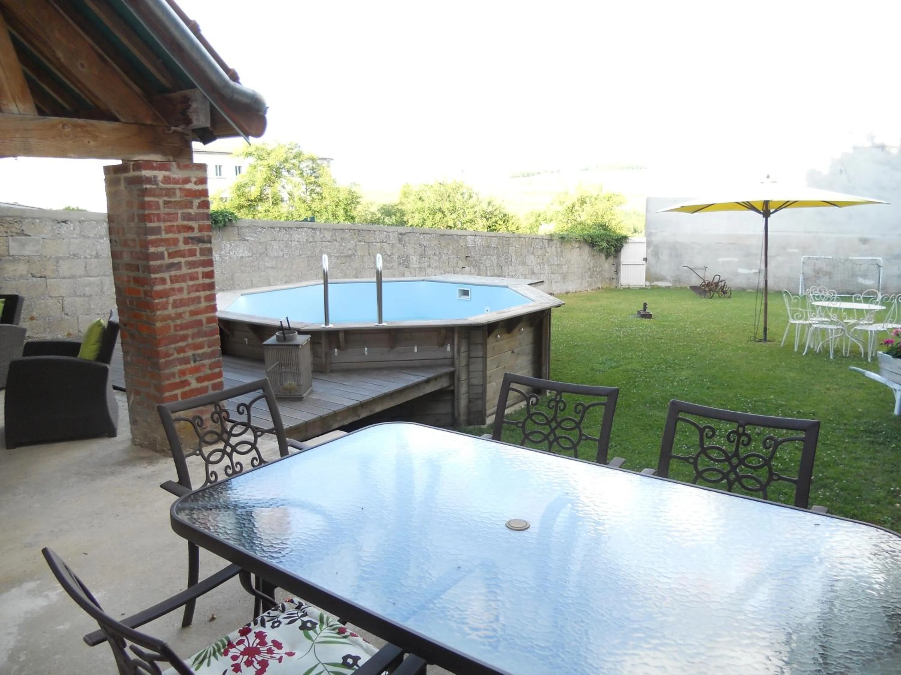 Pool view in Les Mille et une Pierres