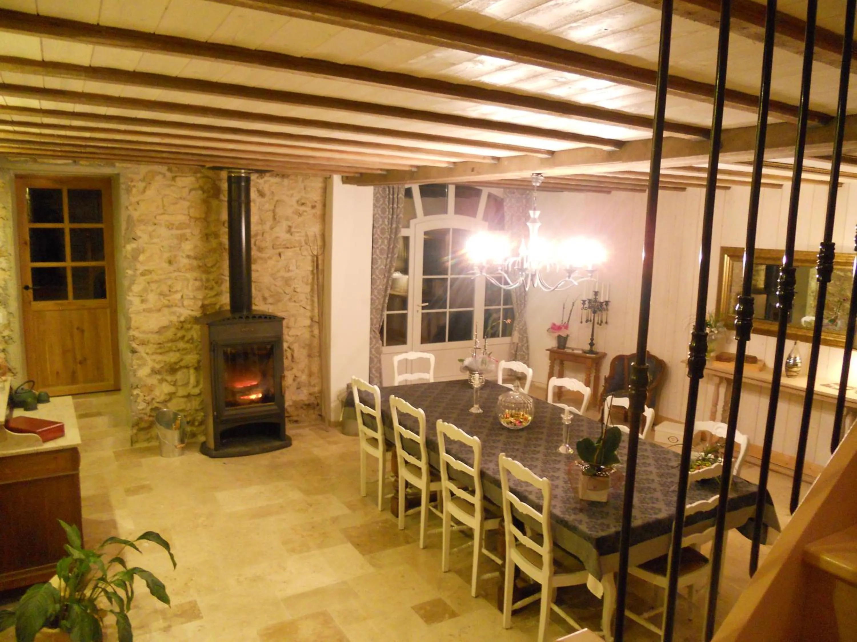 Dining area in Les Mille et une Pierres