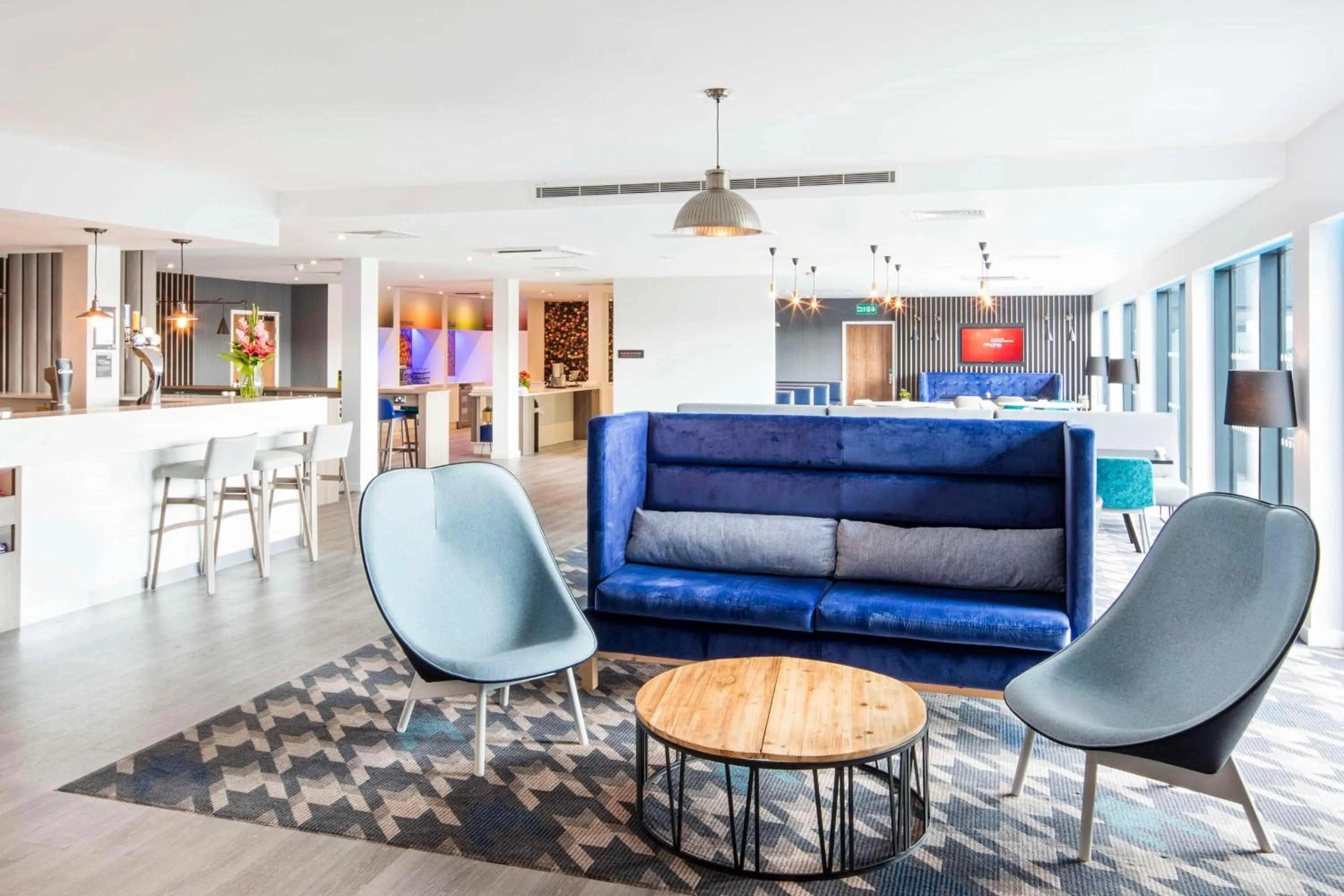 Lounge or bar in Hampton By Hilton Humberside Airport