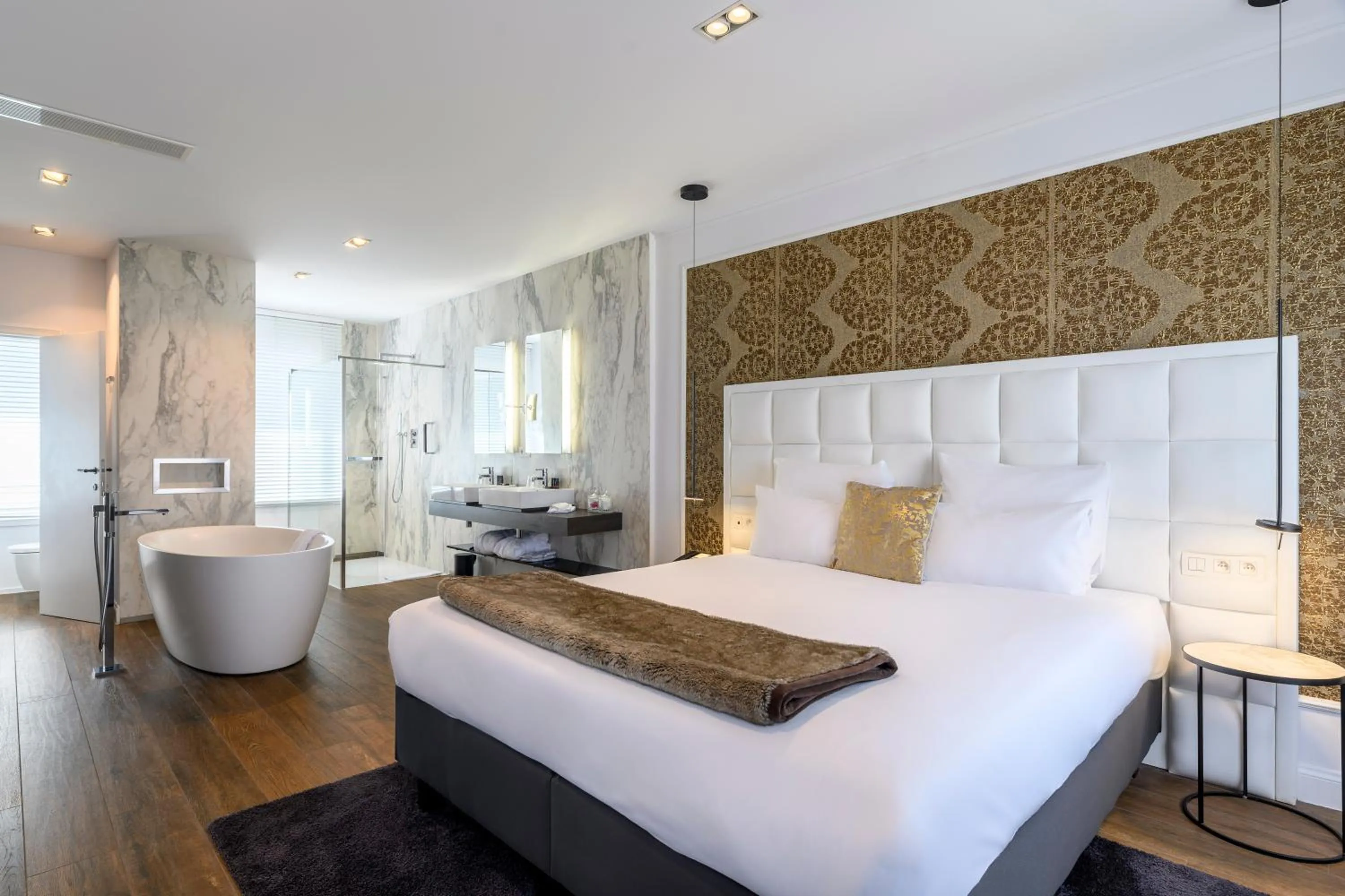 Shower, Bed in Hotel Rubens-Grote Markt