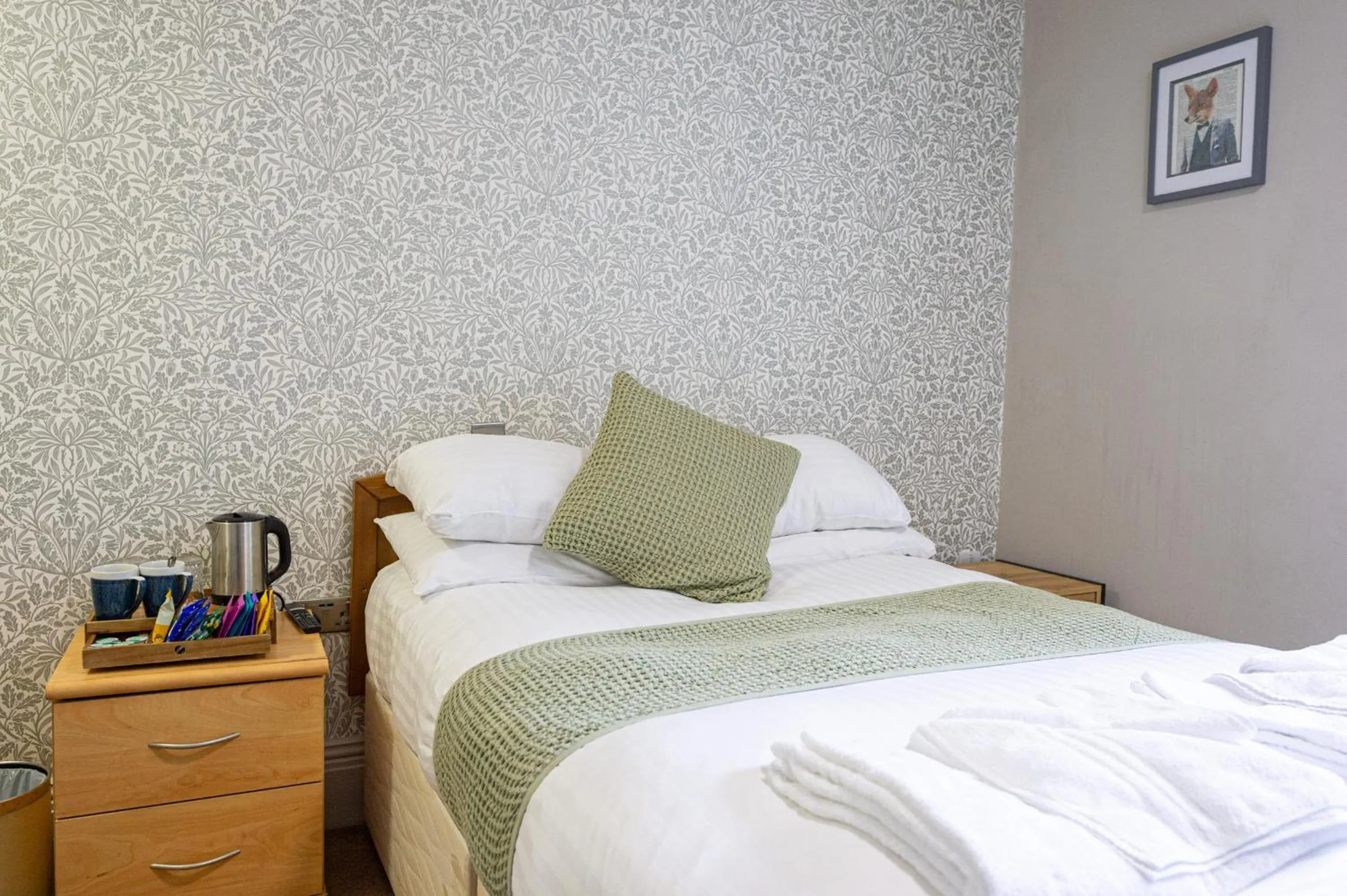 Bedroom, Bed in Fox Inn