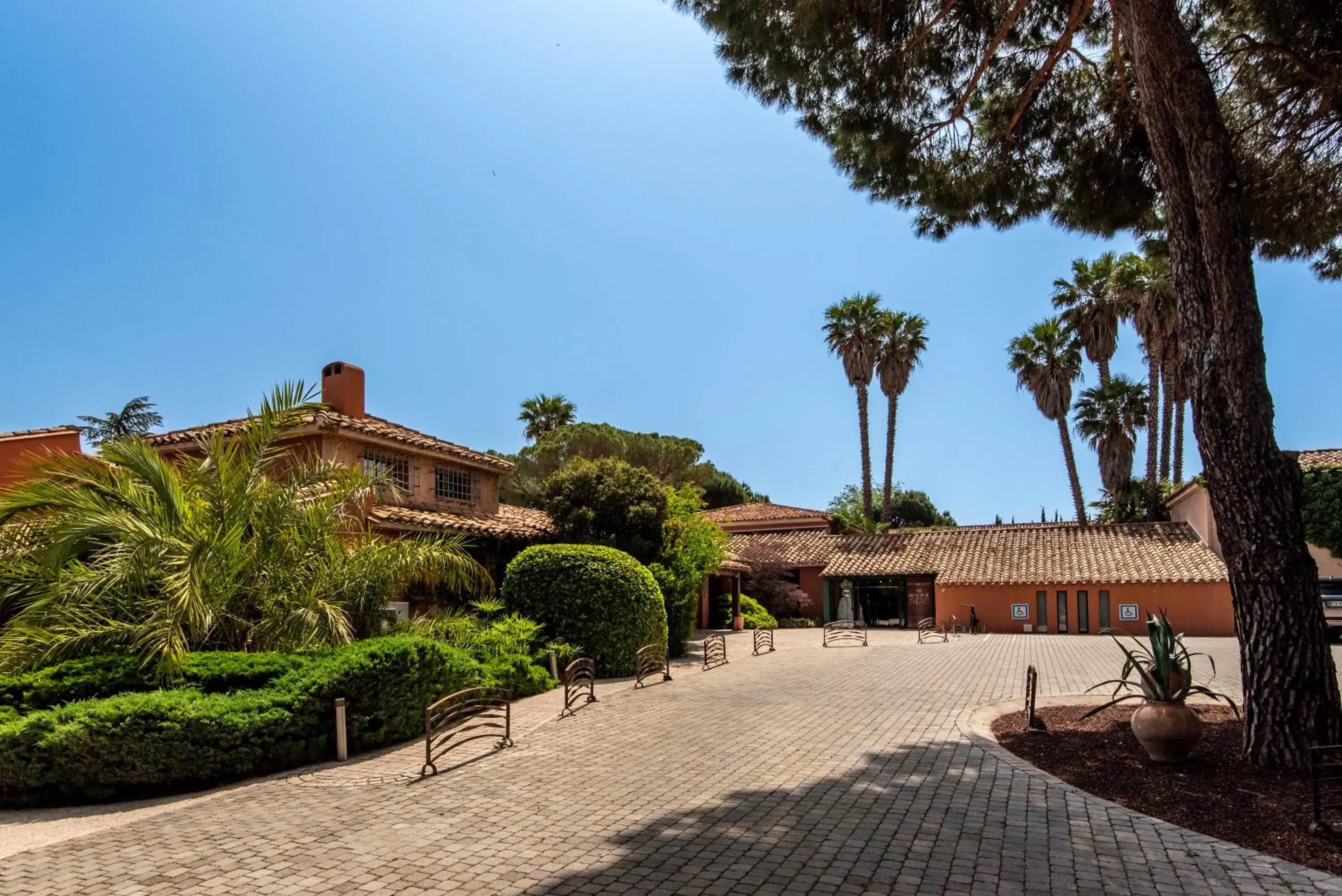 Property building in Villa Duflot Hôtel & Spa Perpignan