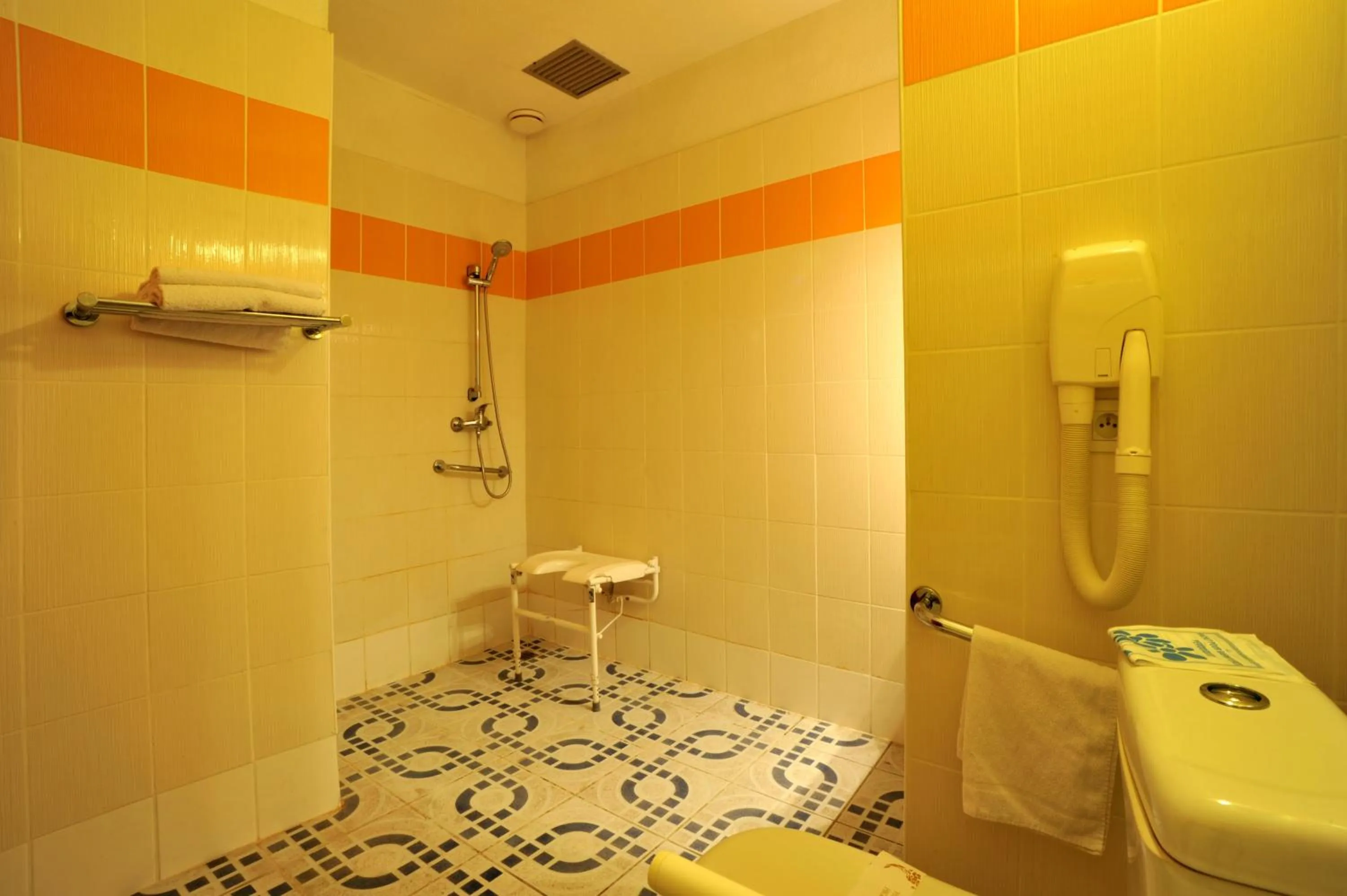 Shower in urban by balladins Perpignan