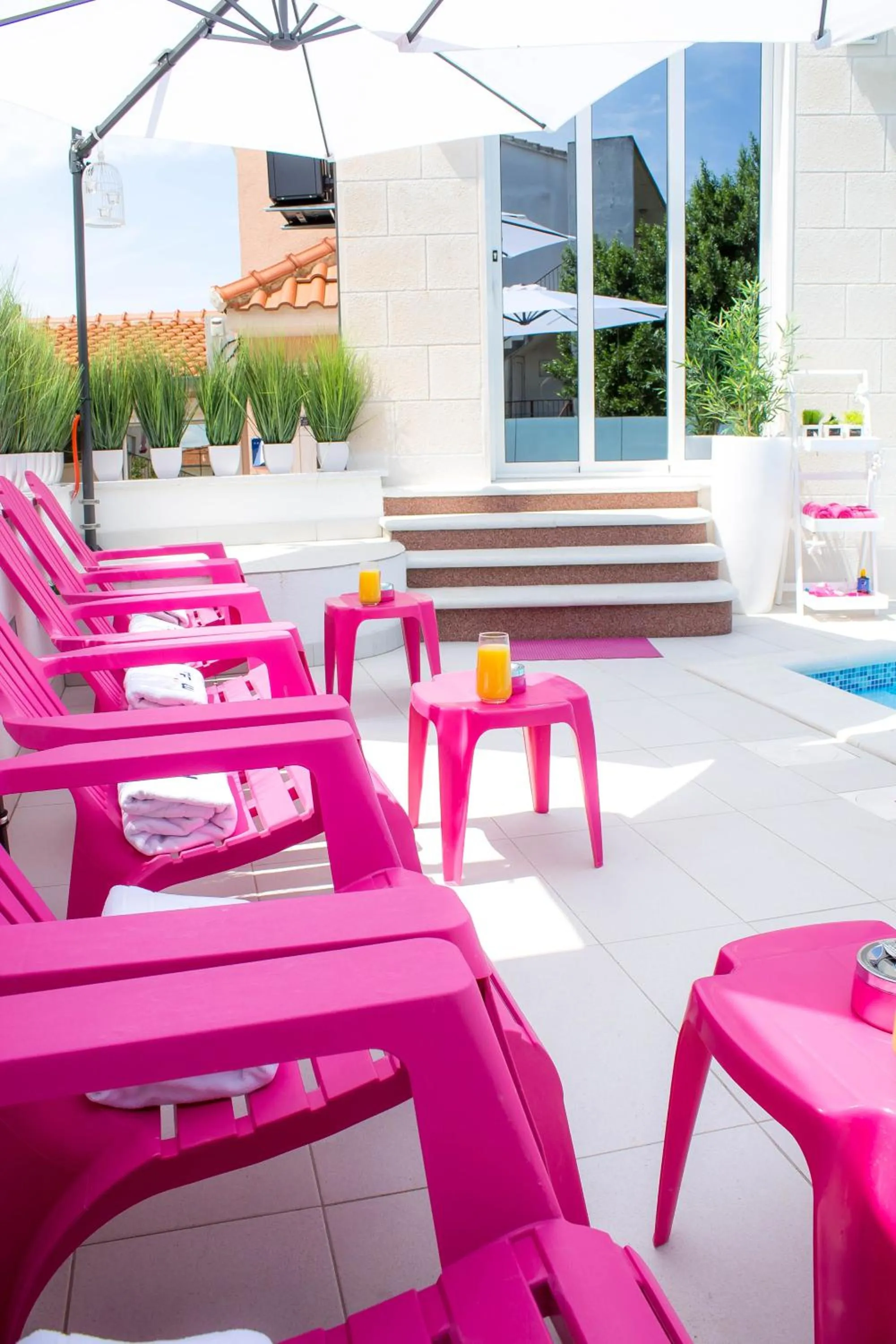 Swimming pool in Villa Midea