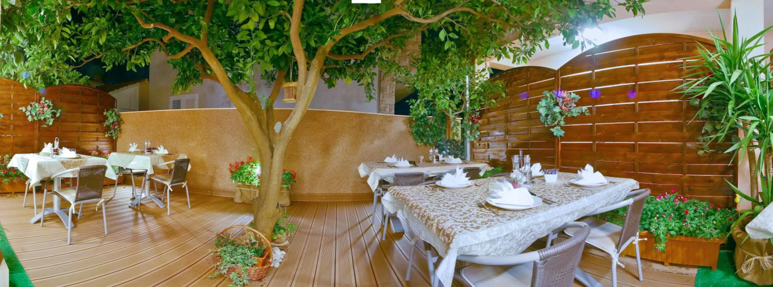 Restaurant/places to eat in Villa Midea