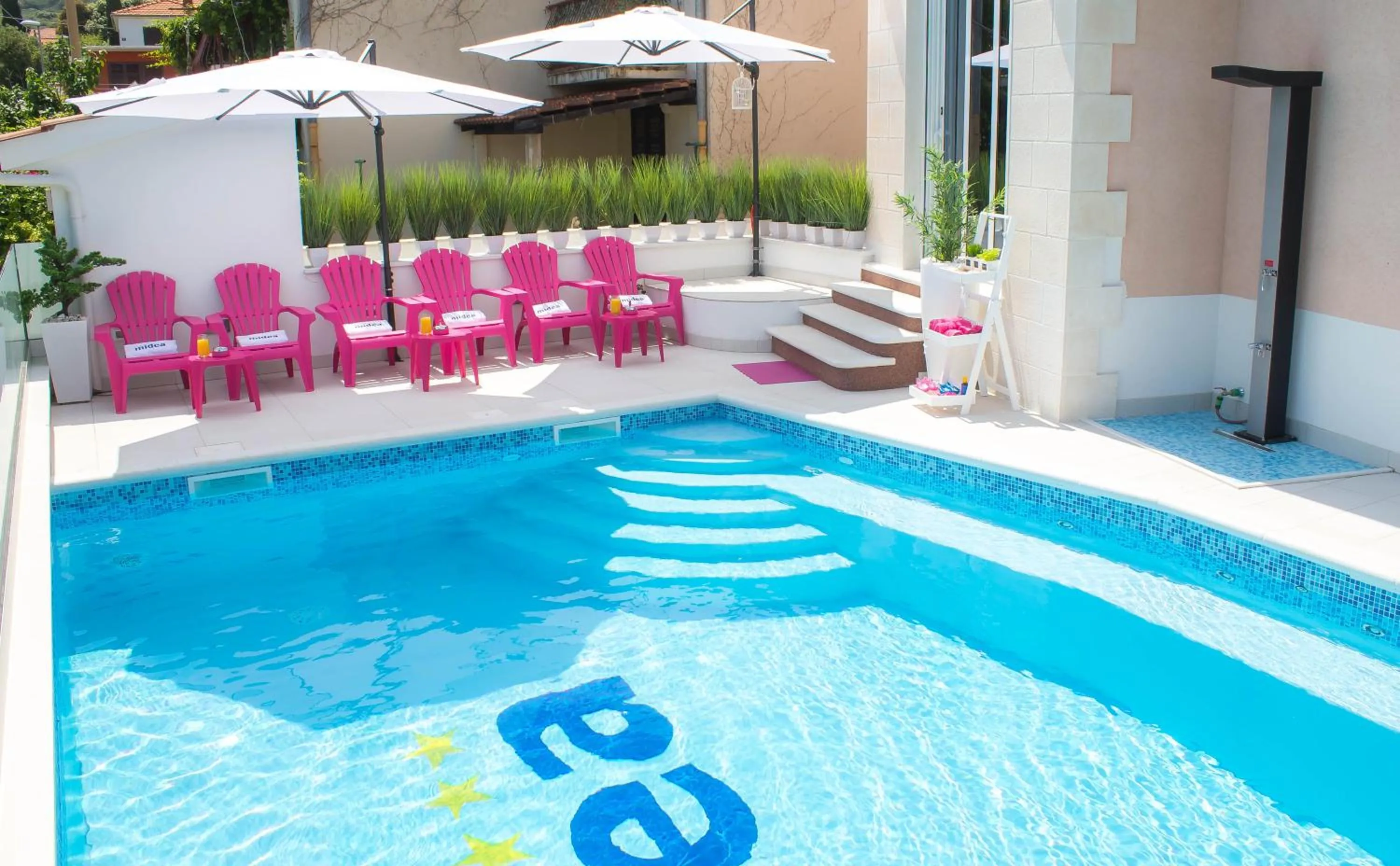 Swimming pool in Villa Midea