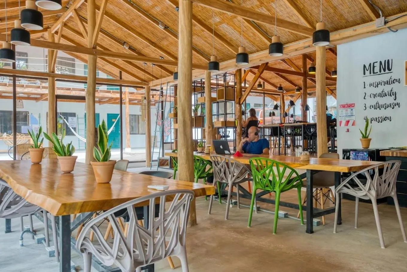 Socialtel Santa Teresa South