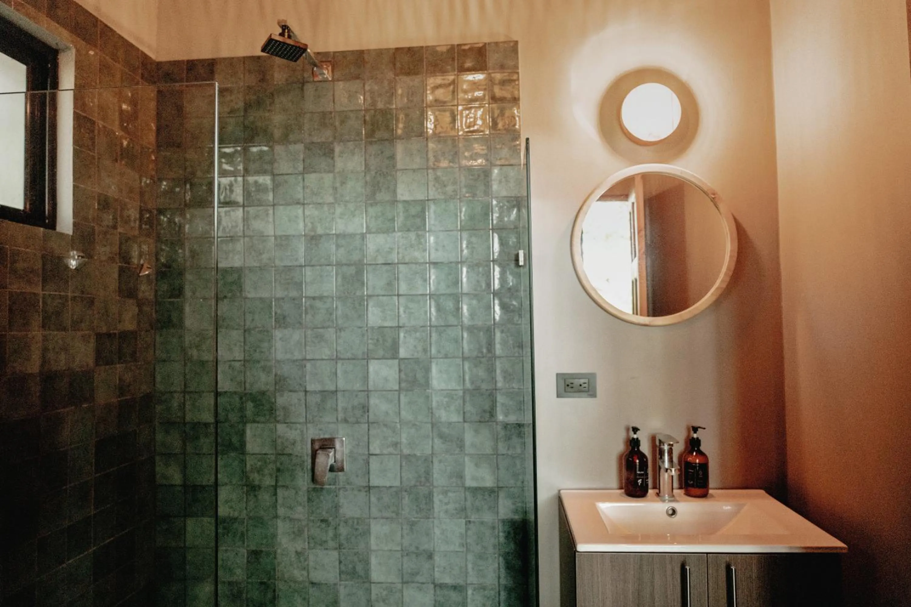 Shower in Socialtel Santa Teresa South