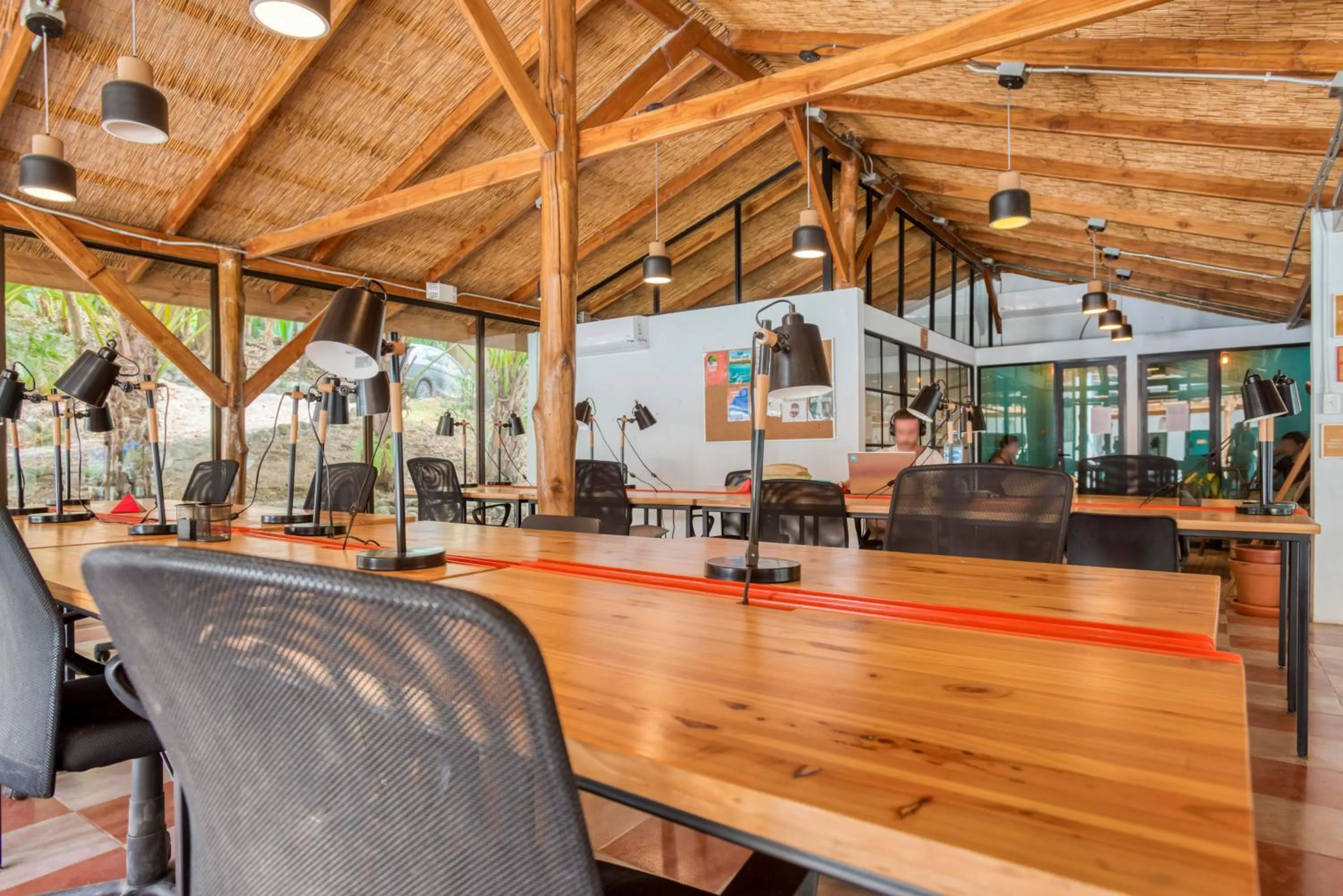 Business facilities in Socialtel Santa Teresa South